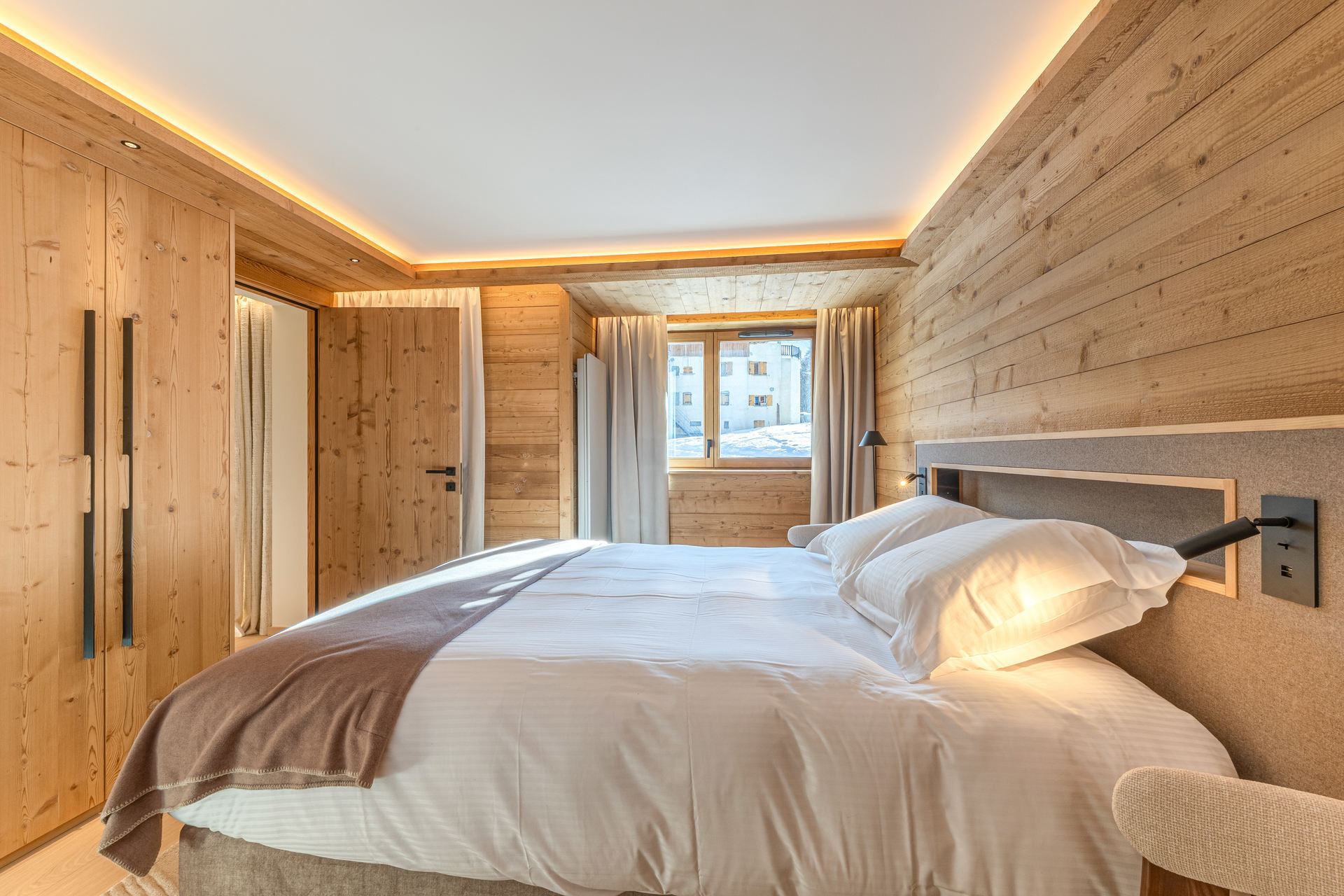 _lv_images__lot_0002340358_09_1455483