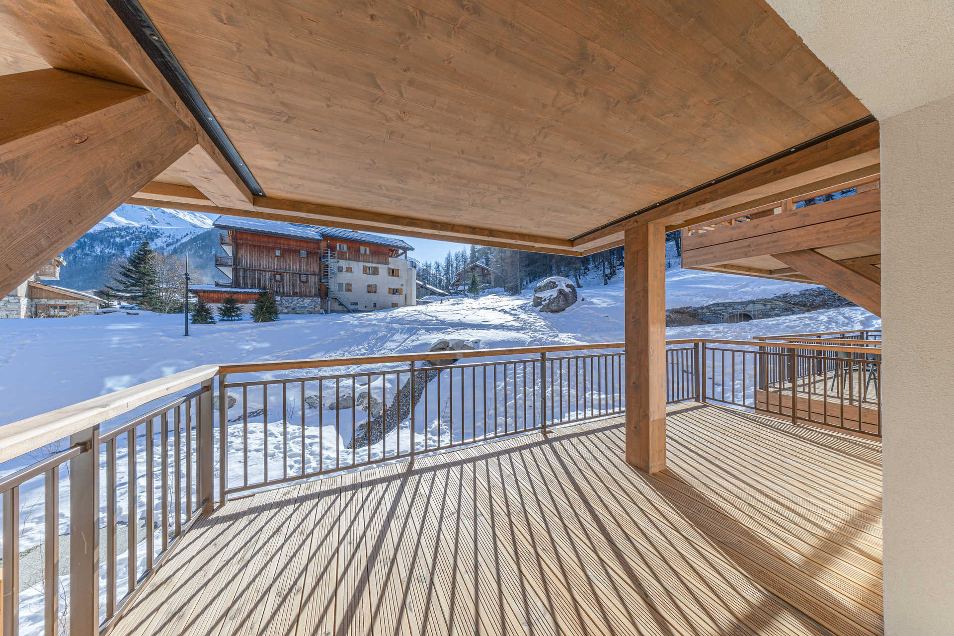 _lv_images__lot_0002340358_16_1455490