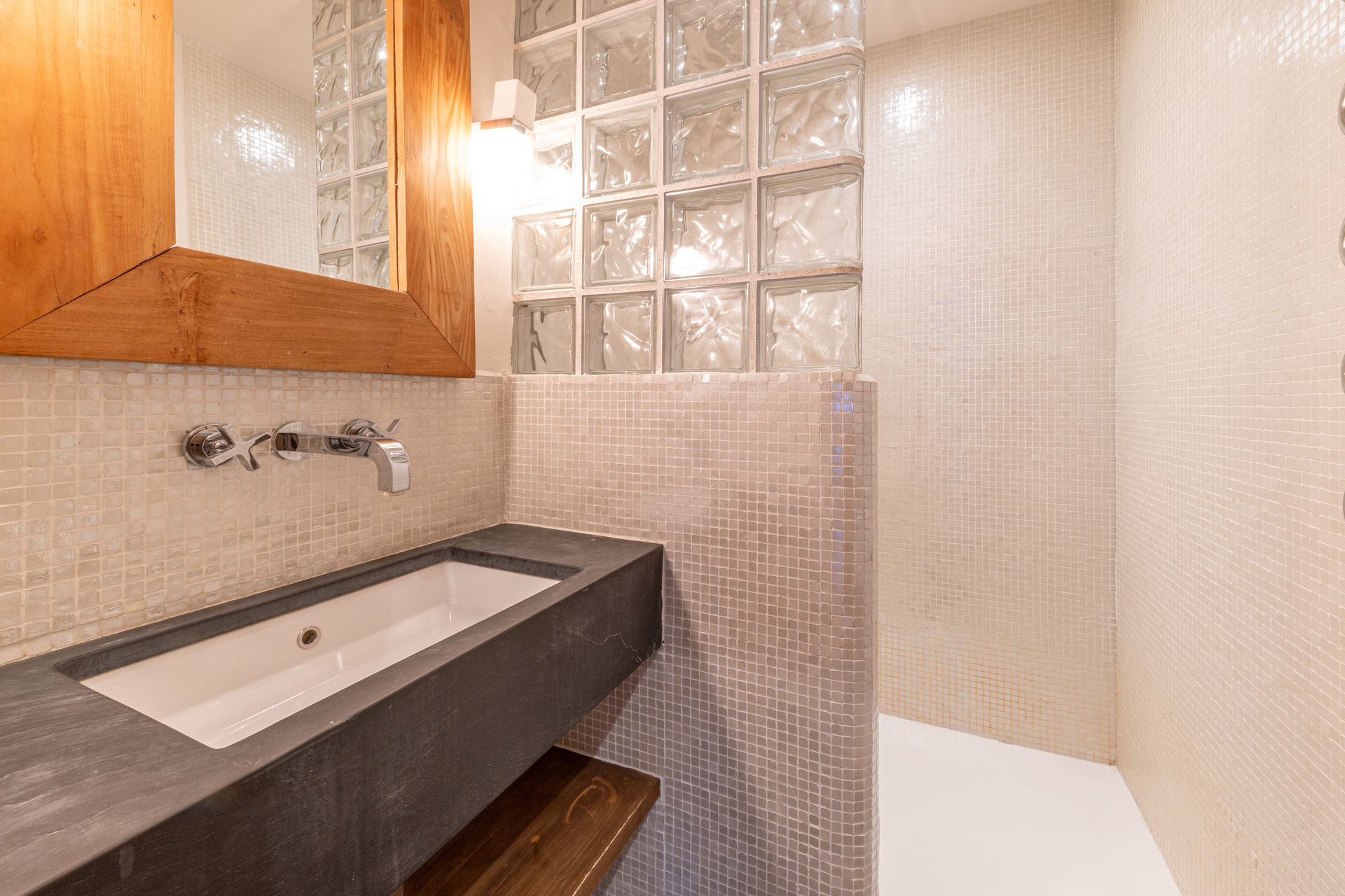 _lv_images__lot_0002340359_08_1454525