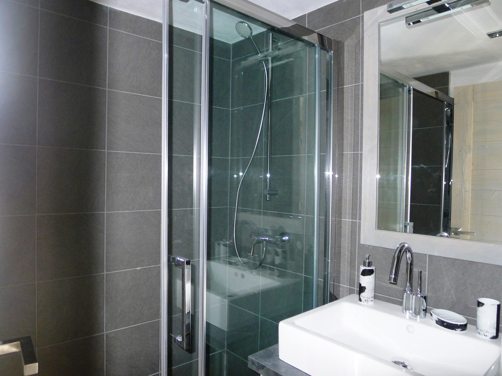 _lv_images__lot_0005870006_10_1445544