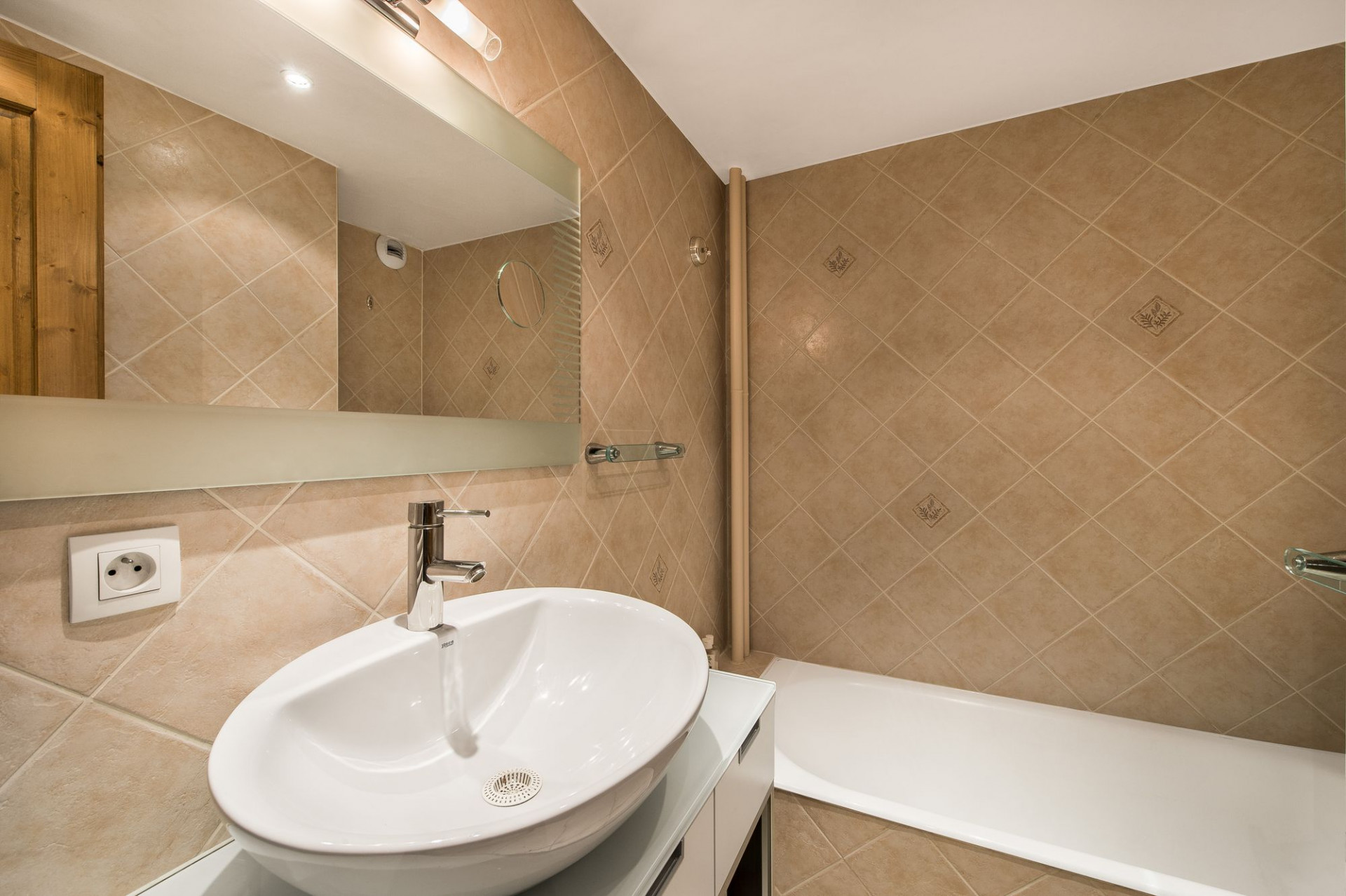 _lv_images__lot_0020402158_07_1449056