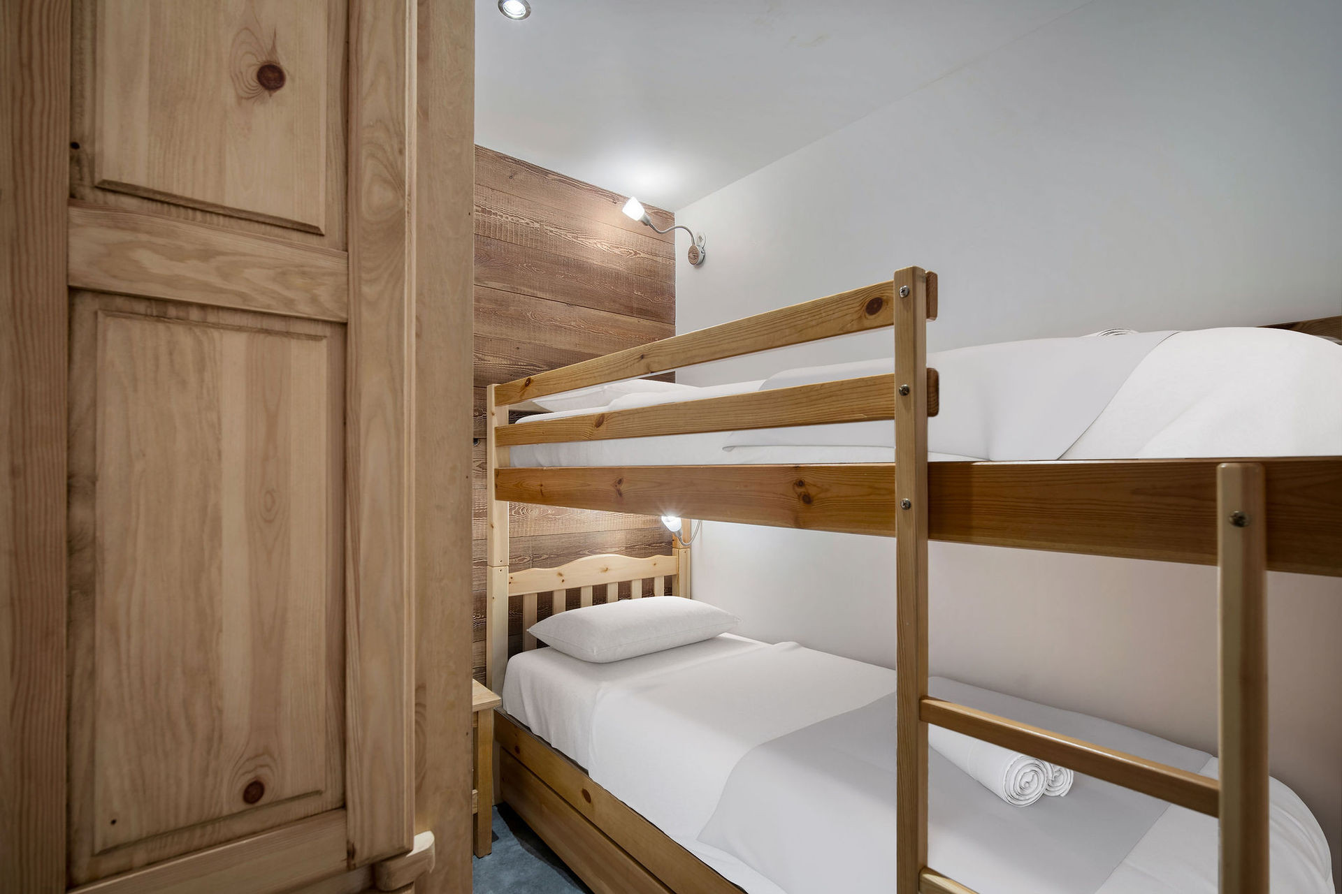 _lv_images__lot_0060510466_06_1445378