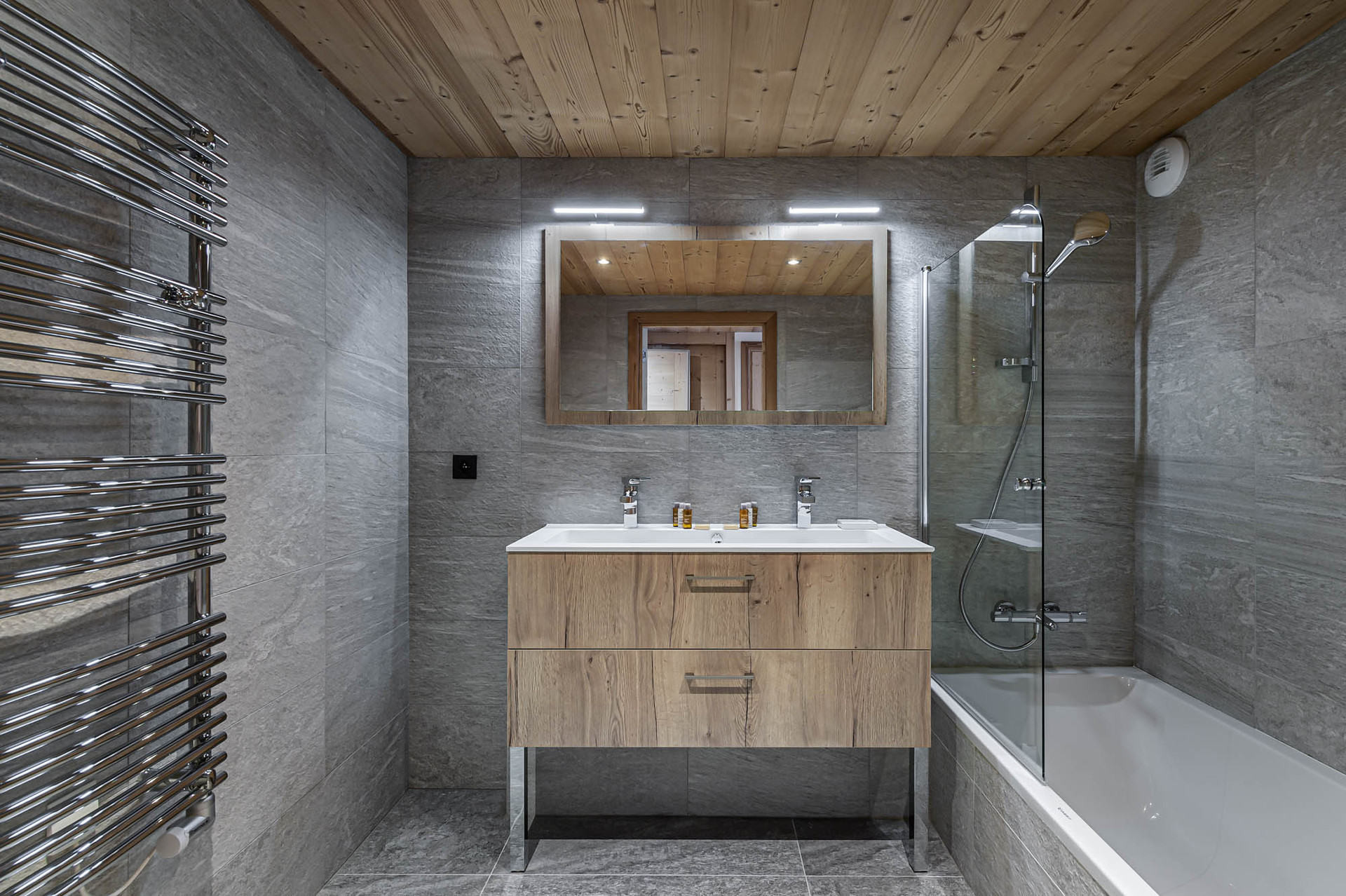 _lv_images__lot_0060510578_10_1445670