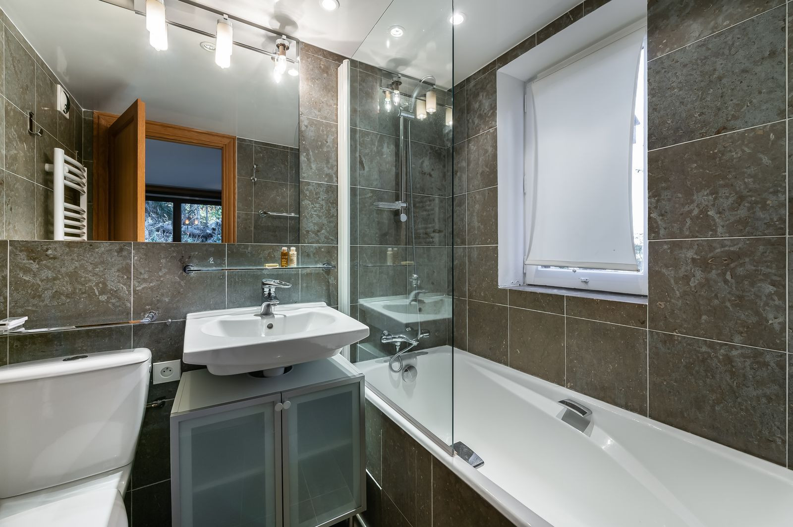 _lv_images__lot_0060510686_08_1448110