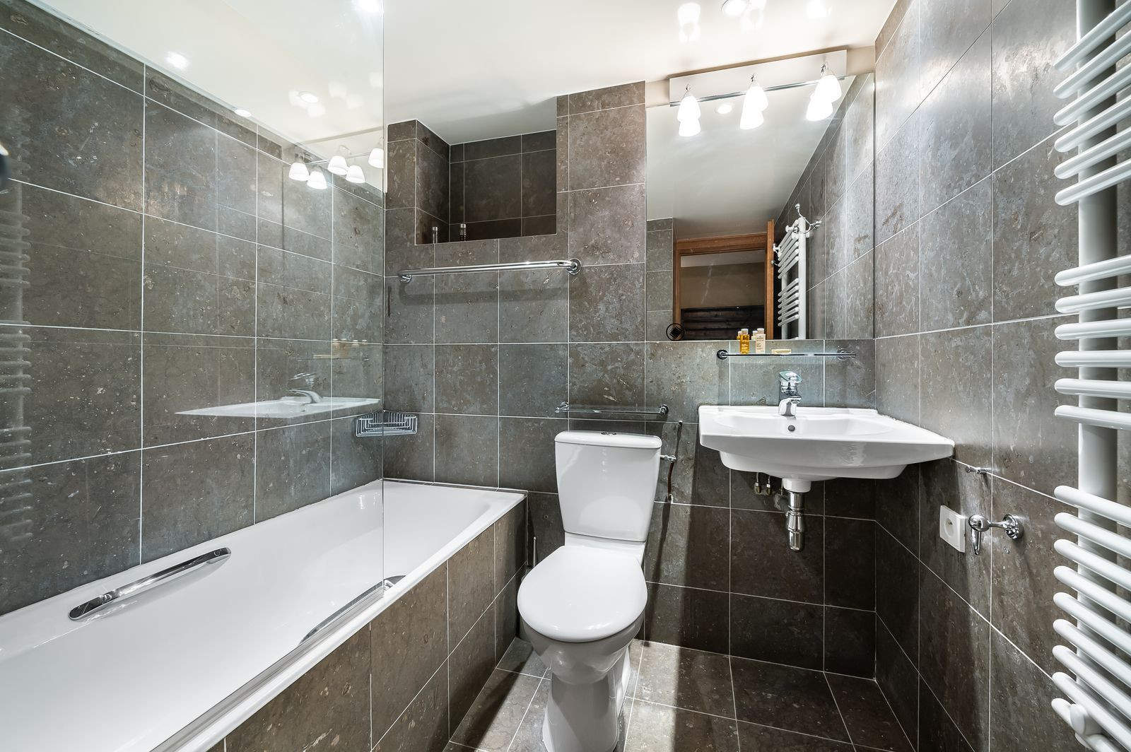 _lv_images__lot_0060510686_11_1448113