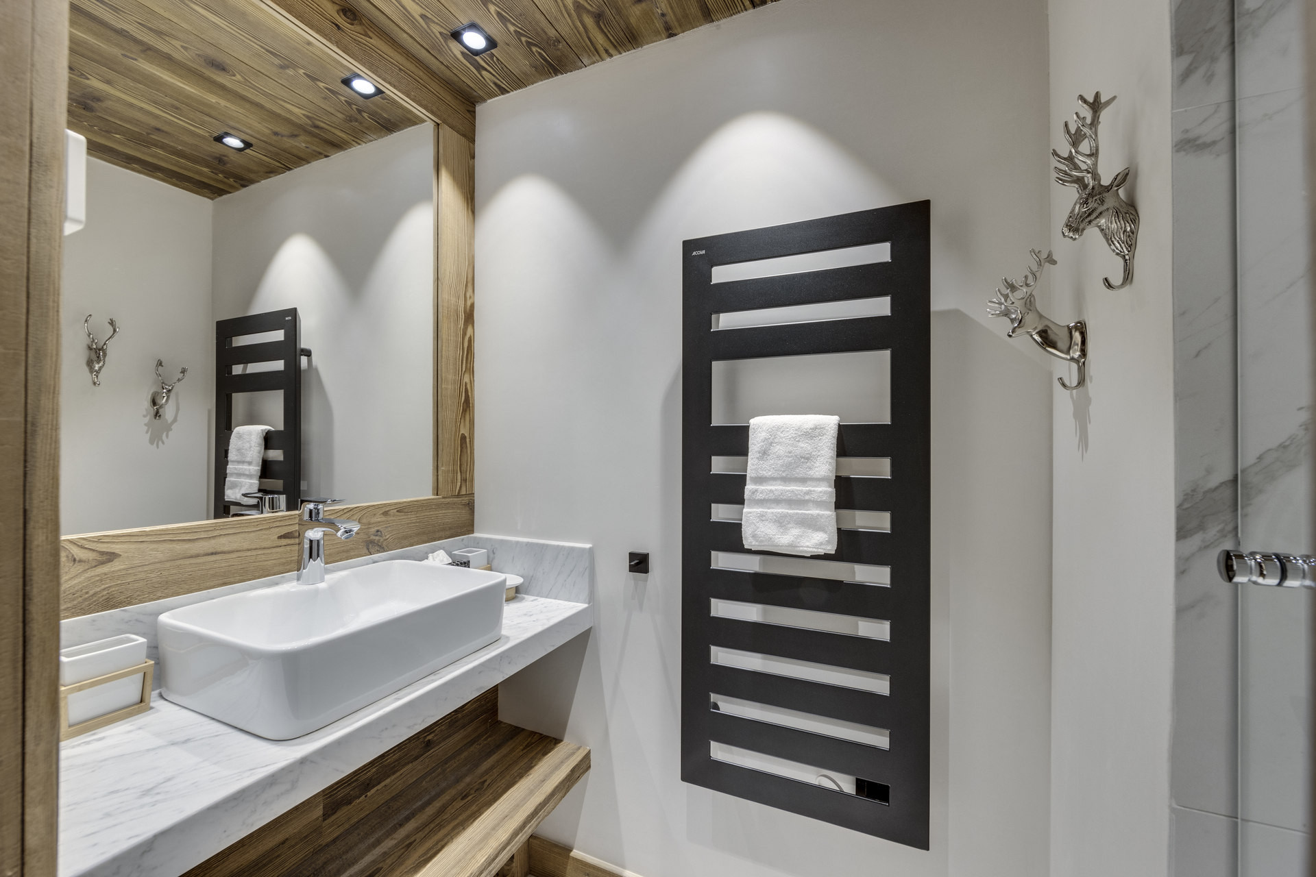 _lv_images__lot_0060510767_11_1446375