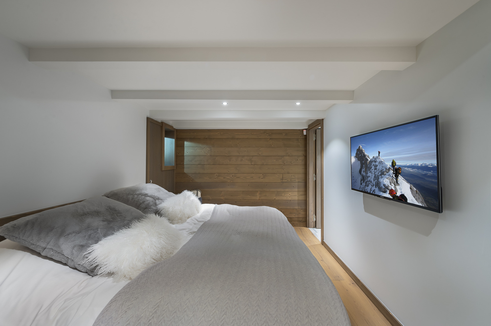 _lv_images__lot_0060510977_08_1448378