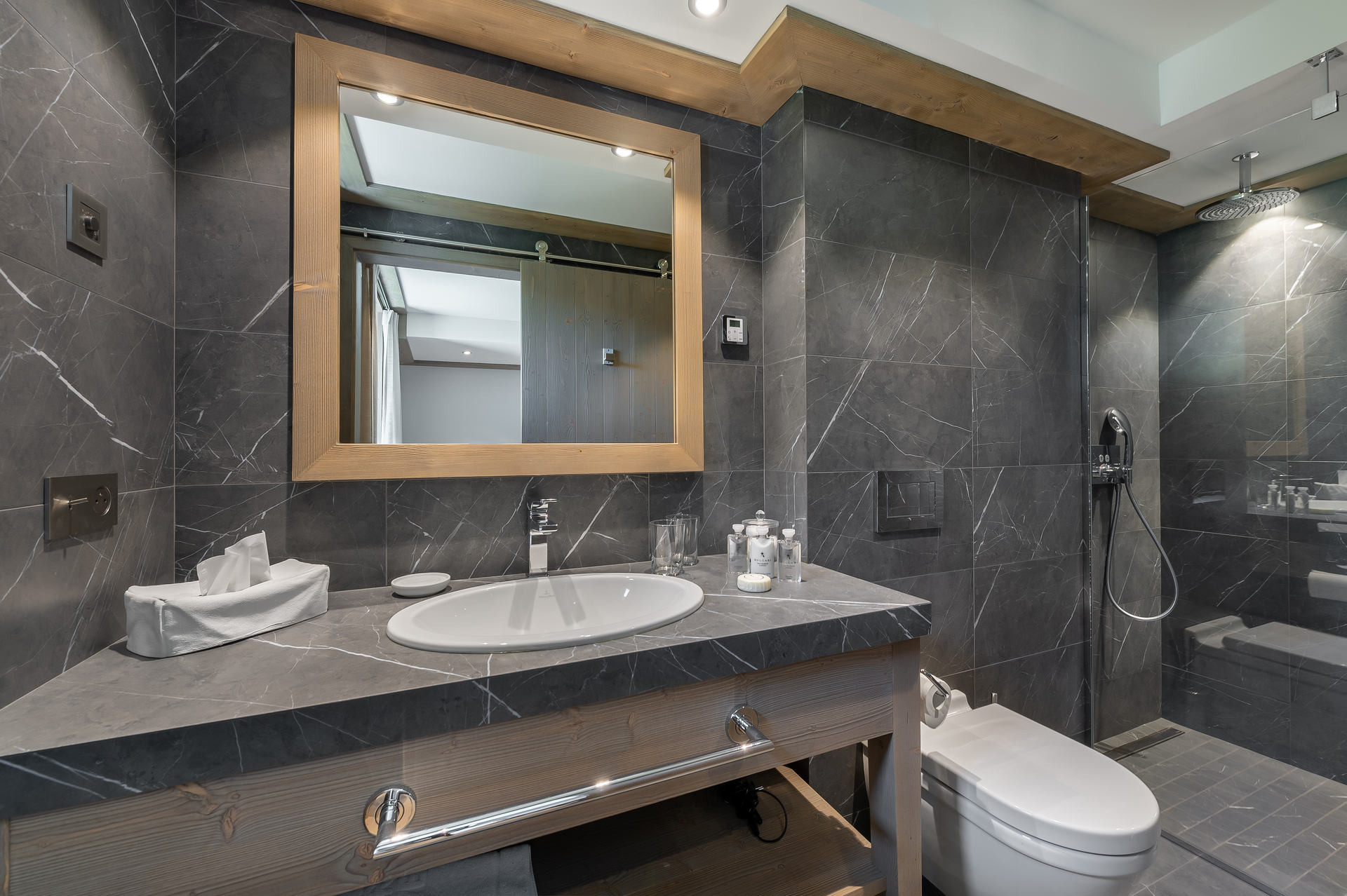 _lv_images__lot_0060510977_11_1448381