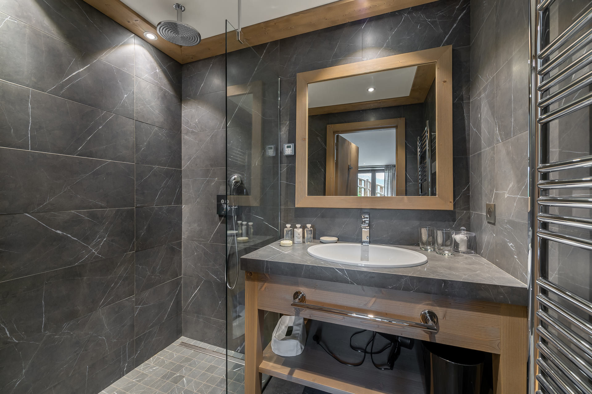 _lv_images__lot_0060510977_13_1448383