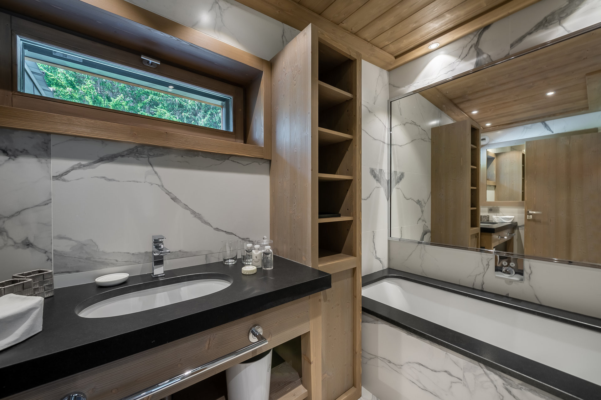 _lv_images__lot_0060510977_16_1448386