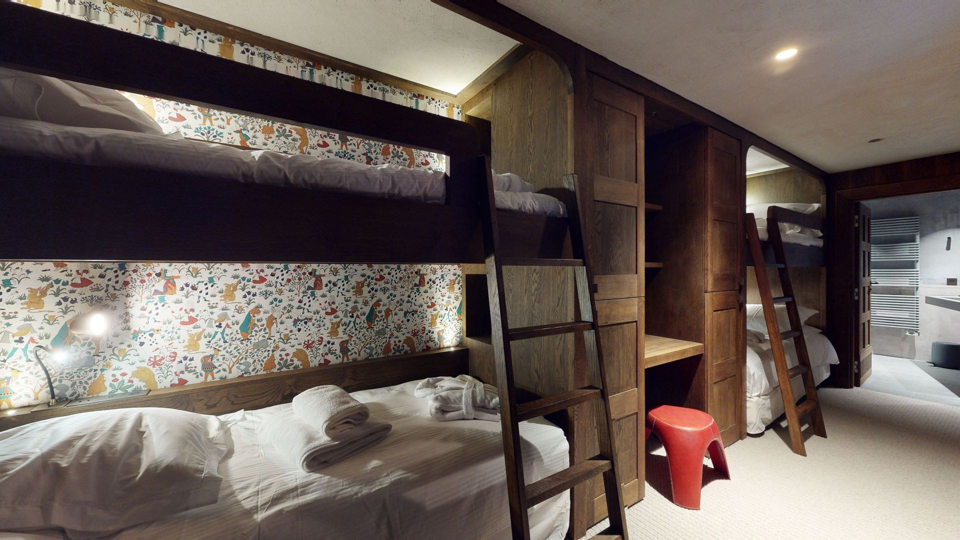 _lv_images__lot_0060511330_05_1446338