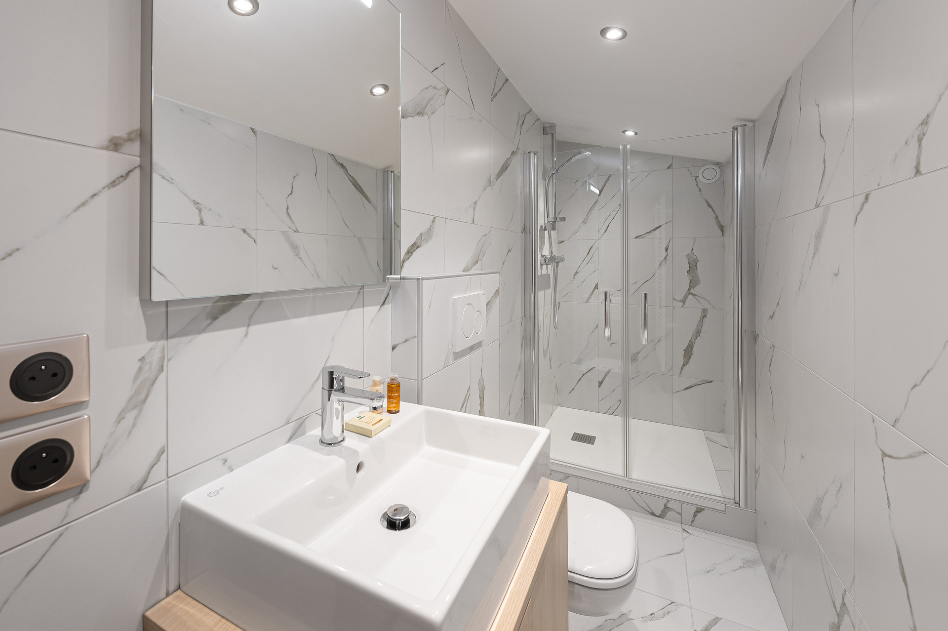 _lv_images__lot_0060511349_08_1448827