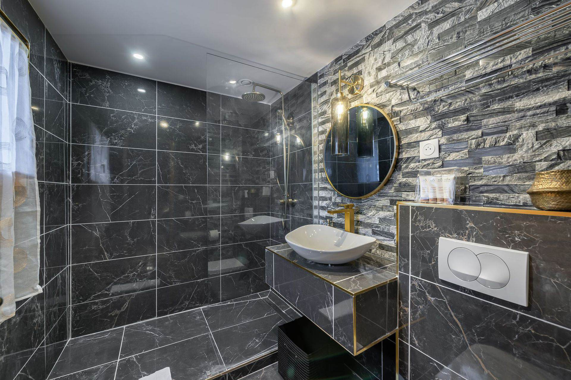 _lv_images__lot_0060511389_06_1444980