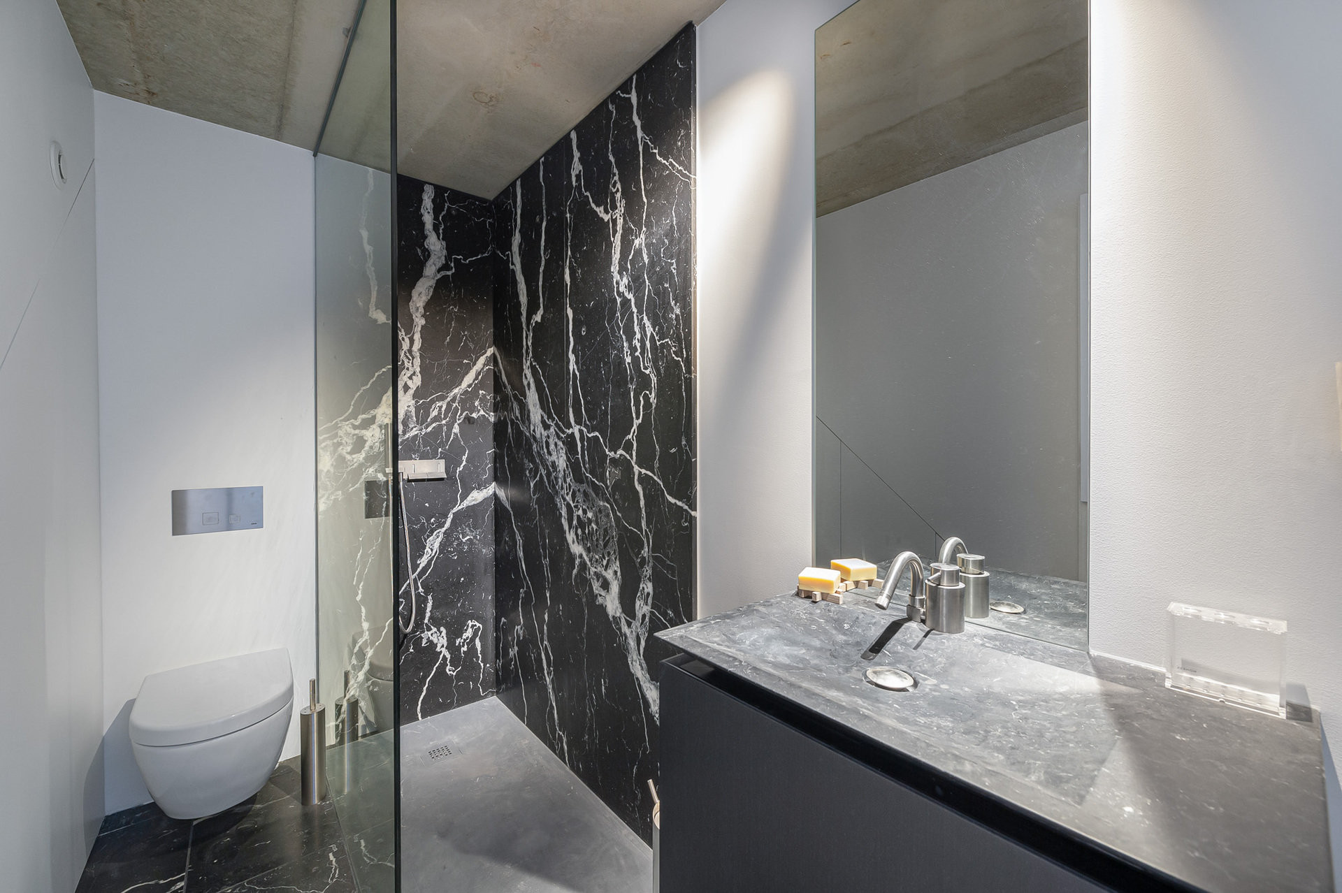 _lv_images__lot_0060511550_05_1449028