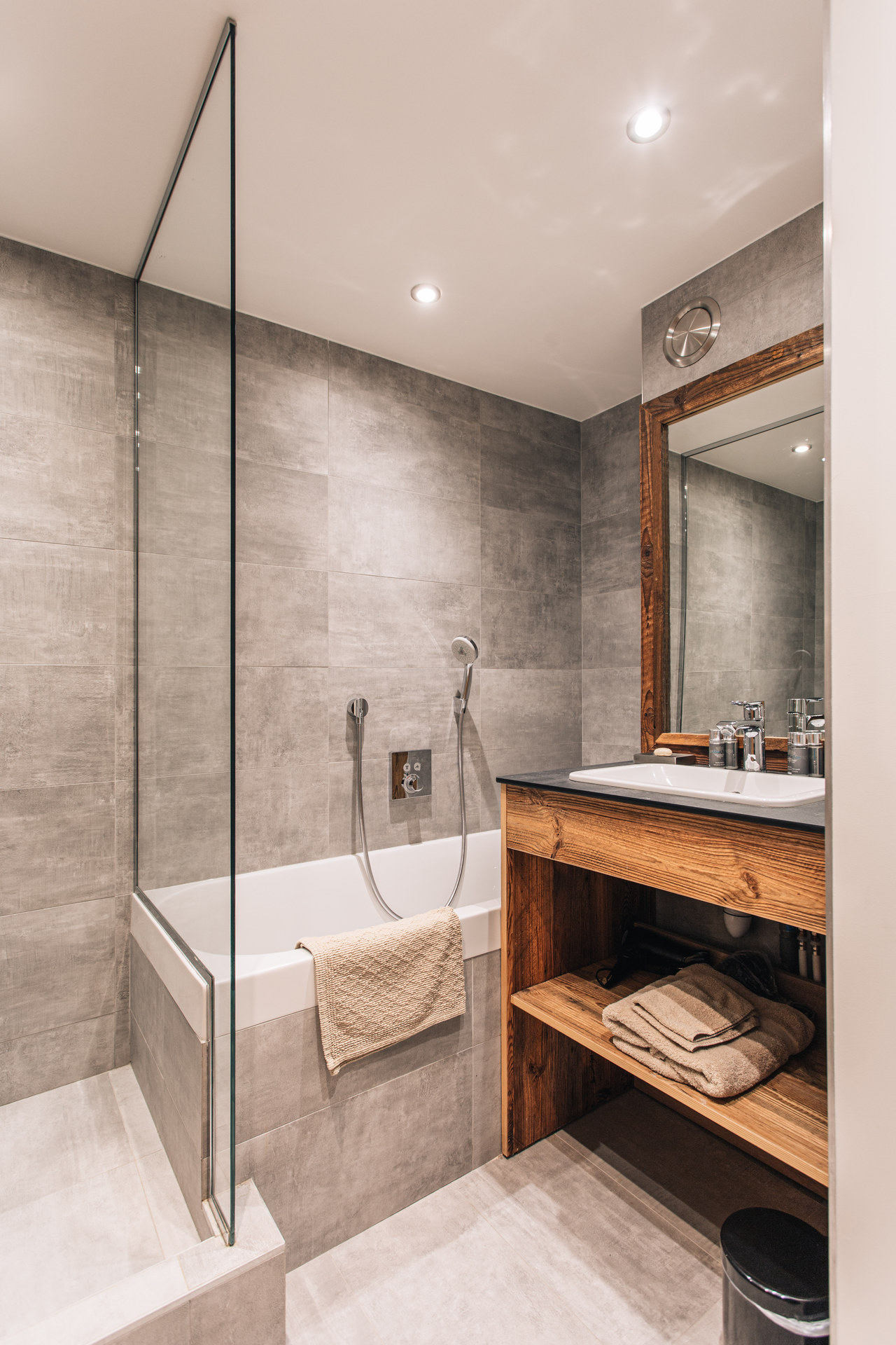 _lv_images__lot_0074061452_05_1446772