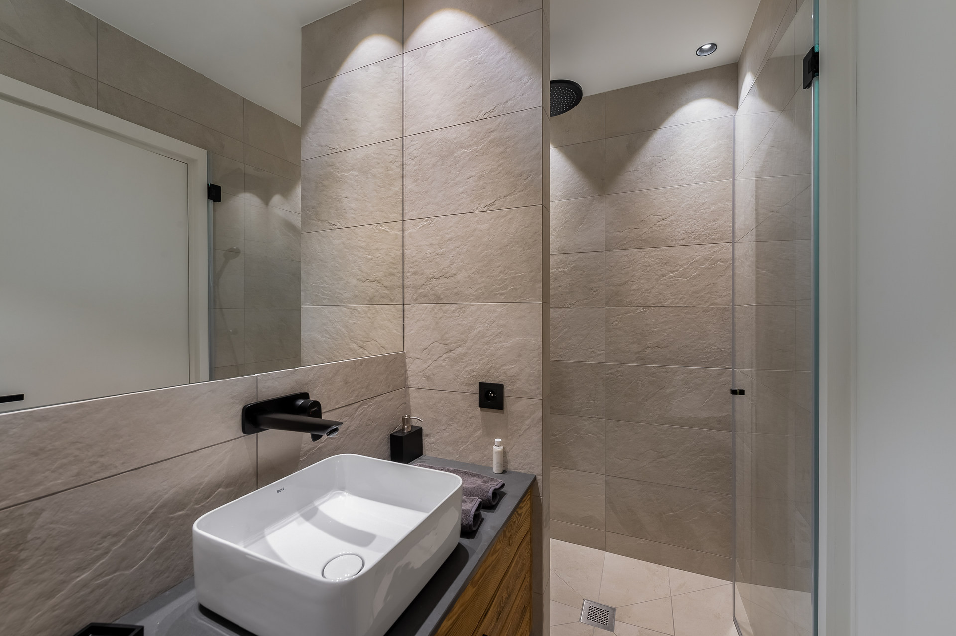 _lv_images__lot_0074061485_13_1448005