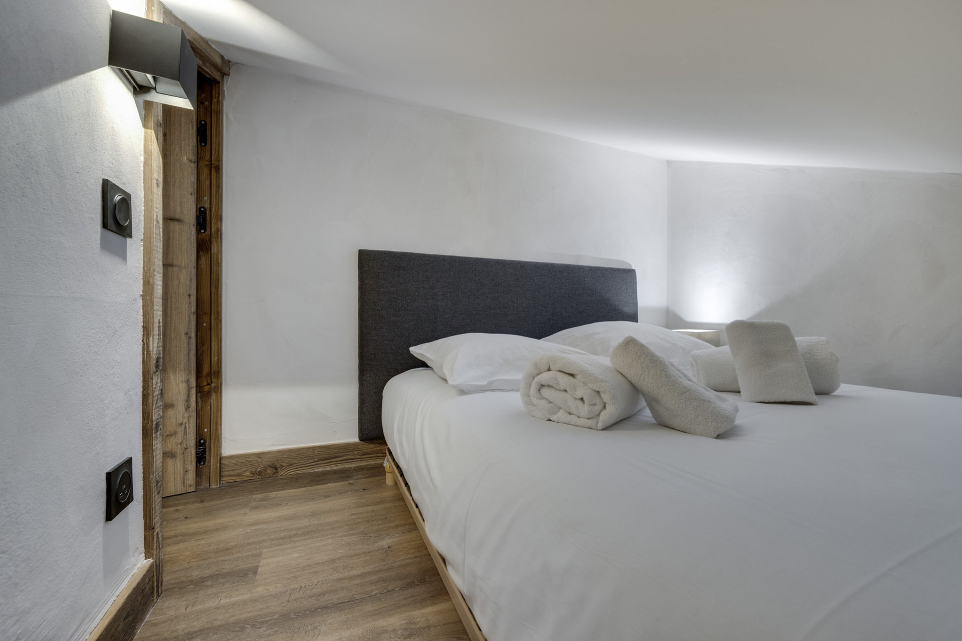 _lv_images__lot_0074061562_10_1446956