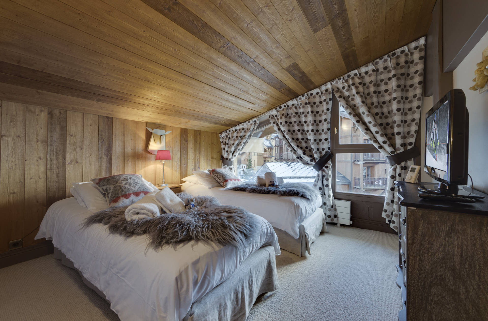 _lv_images__lot_0074061616_13_1447124