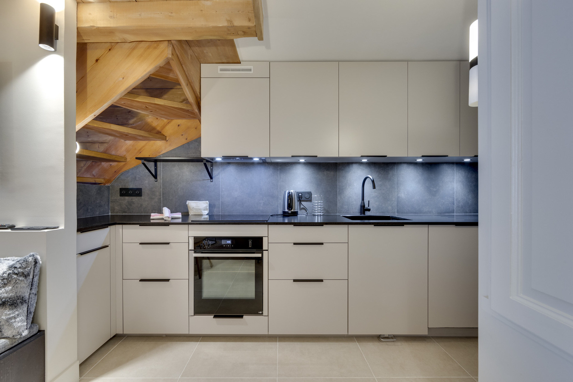 _lv_images__lot_0074061685_06_1447337