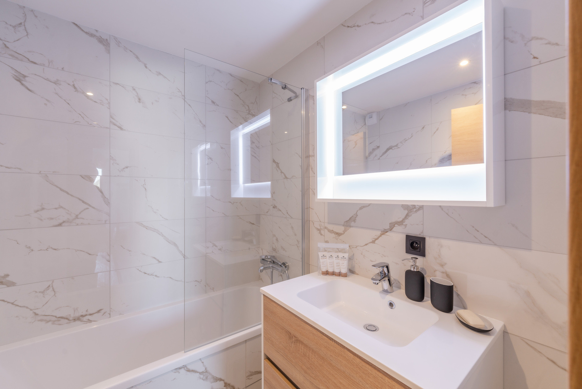 _lv_images__lot_0074061707_13_1445431