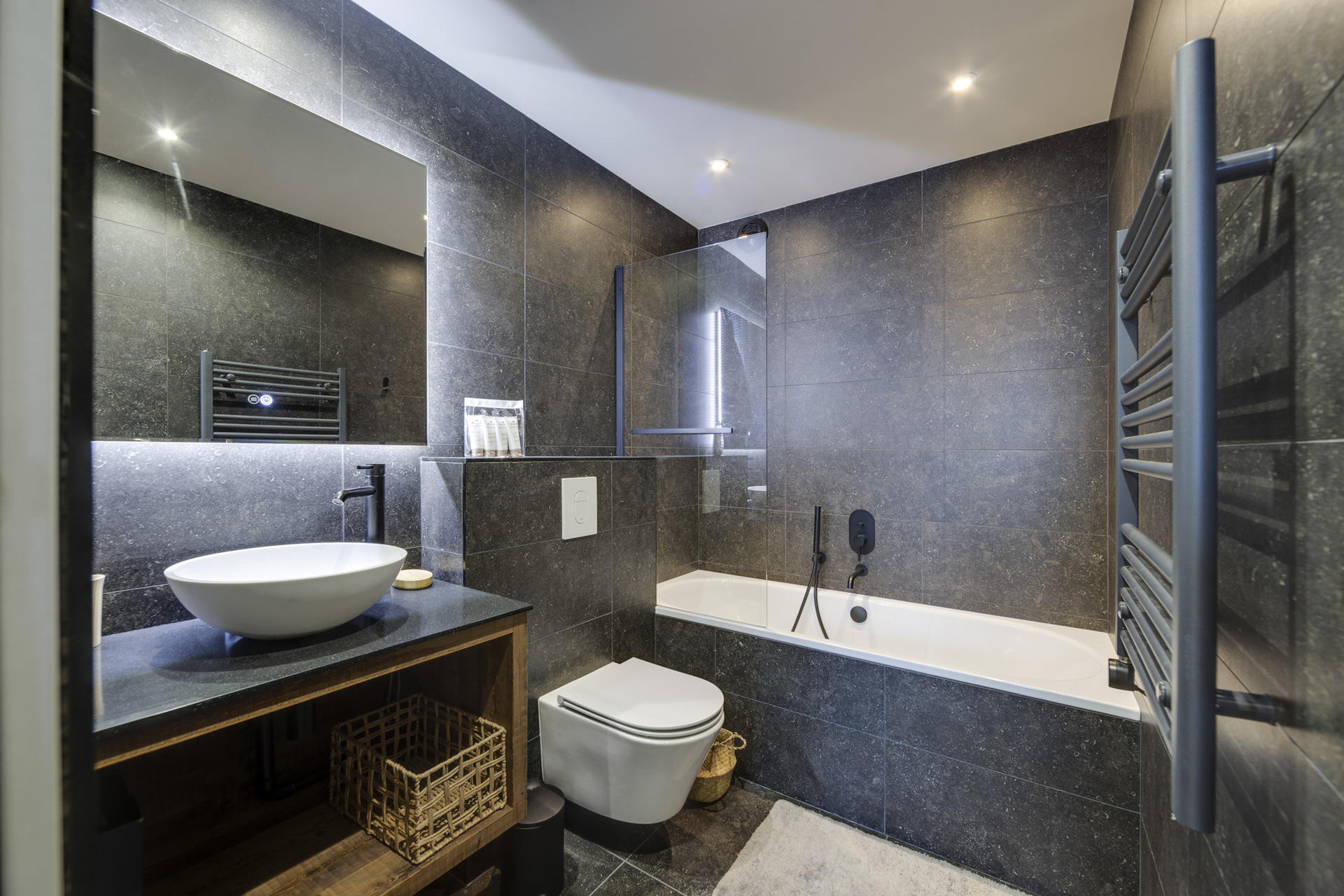 _lv_images__lot_0074061741_08_1447957