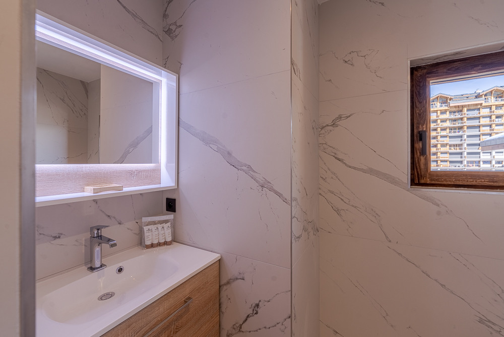 _lv_images__lot_0074061748_09_1445297