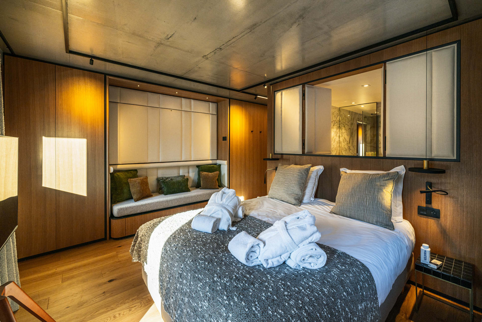 _lv_images__lot_0074061827_06_1445139