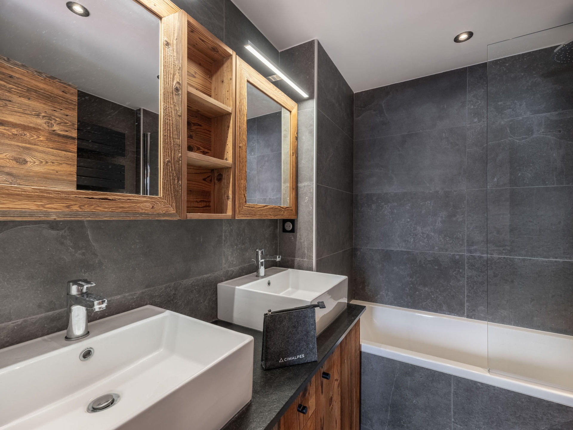 _lv_images__lot_0074061837_08_1448945