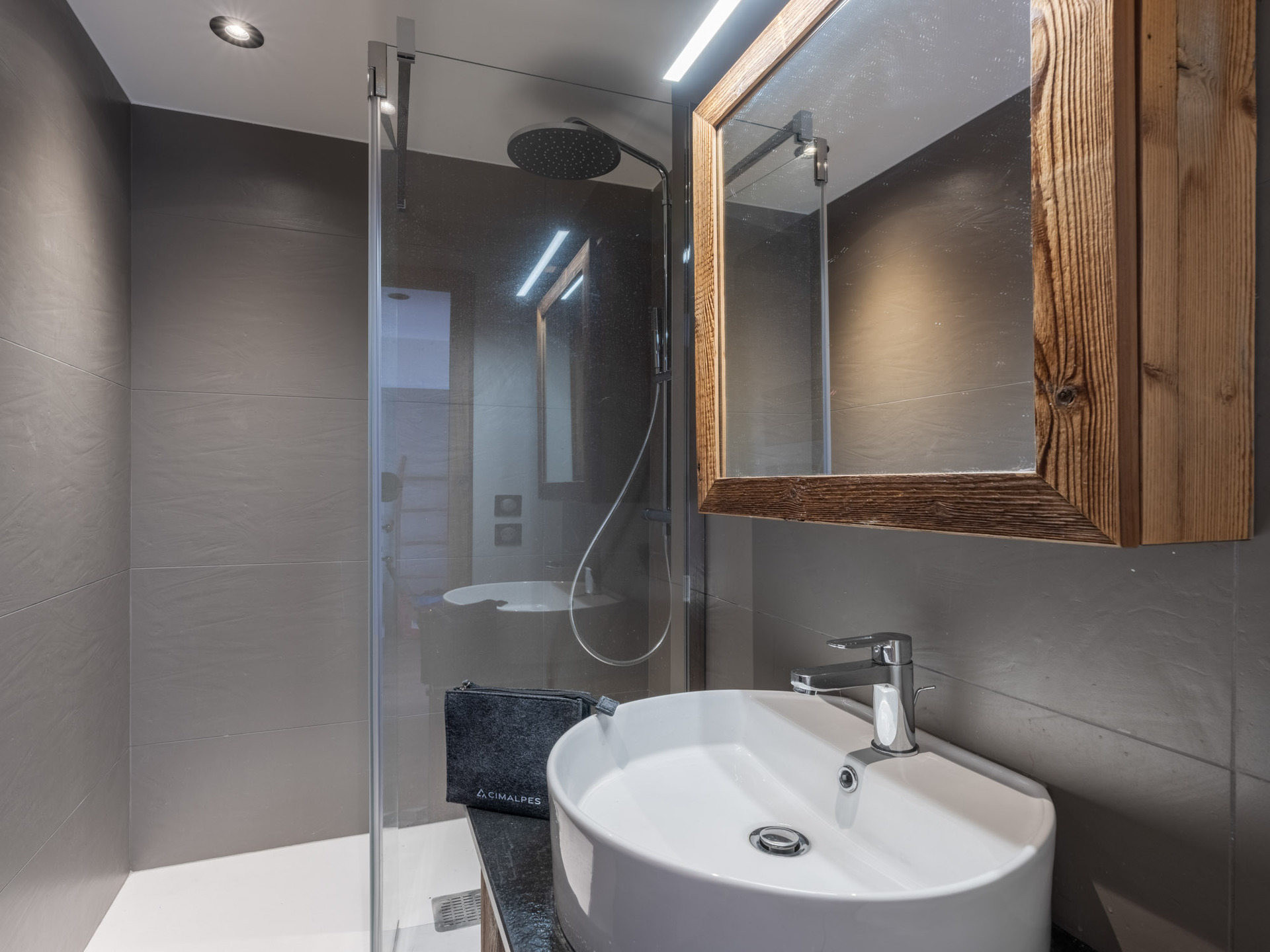 _lv_images__lot_0074061837_11_1448947