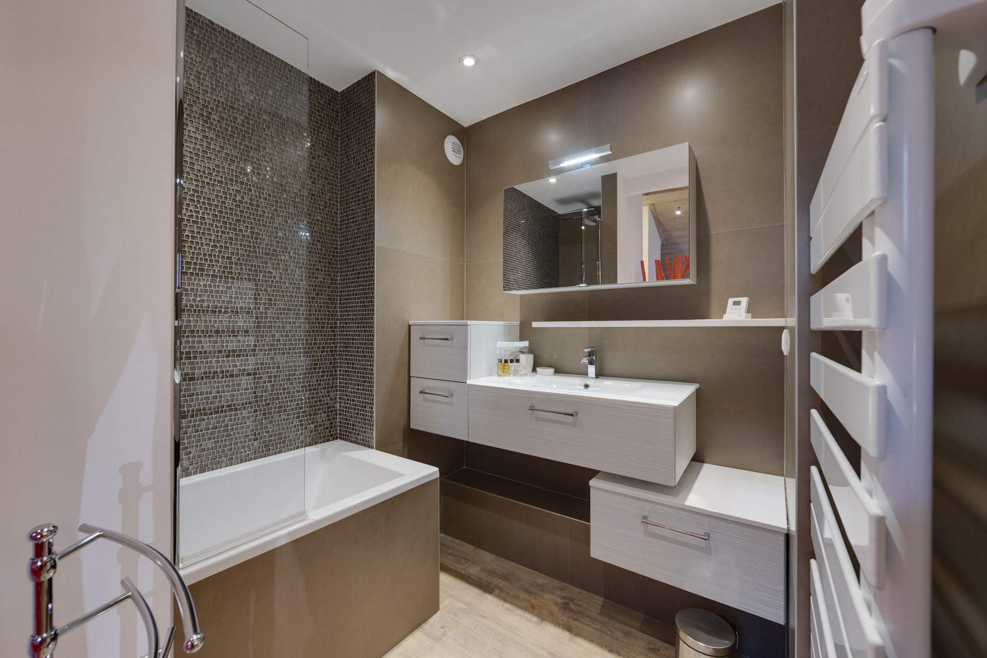 _lv_images__lot_0074061838_08_1447764