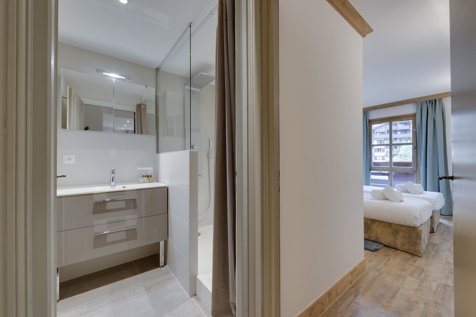 _lv_images__lot_0074061838_10_1447766