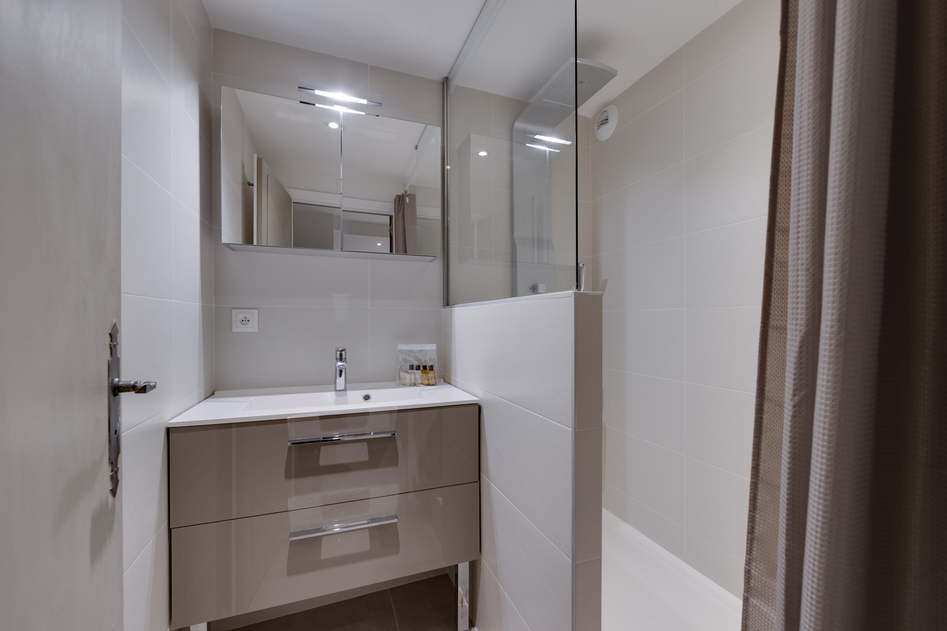 _lv_images__lot_0074061838_11_1447767