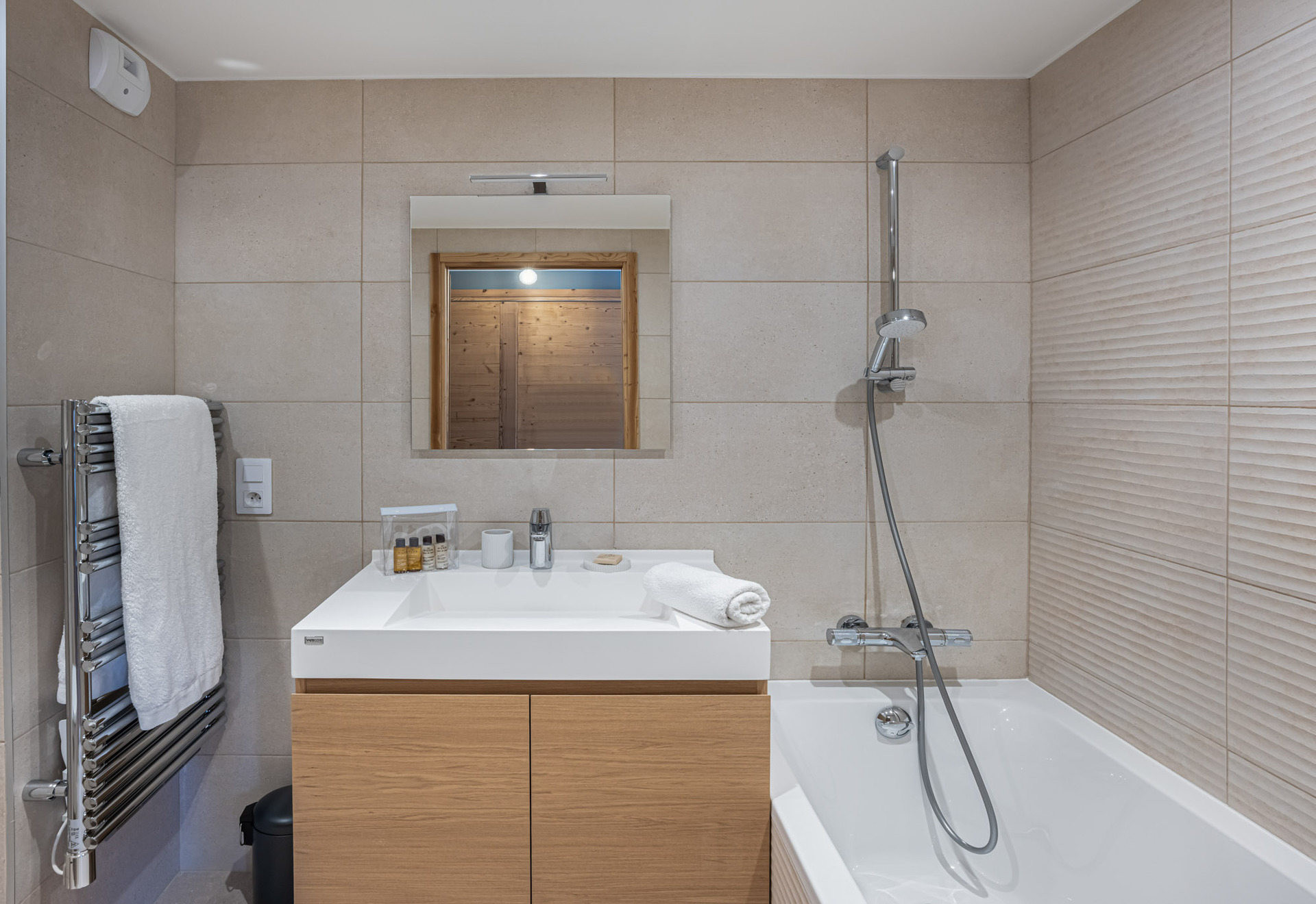 _lv_images__lot_0074061861_15_1445315