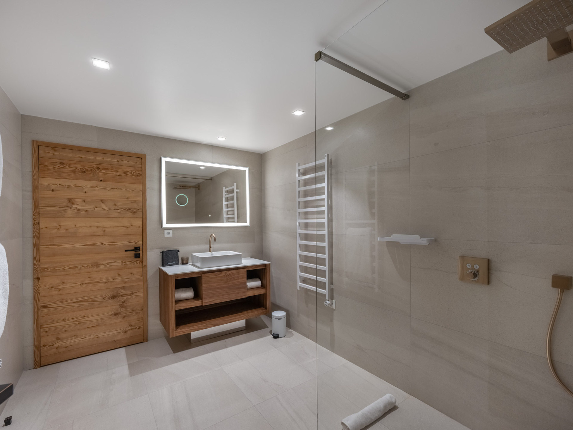 _lv_images__lot_0074061897_06_1448570