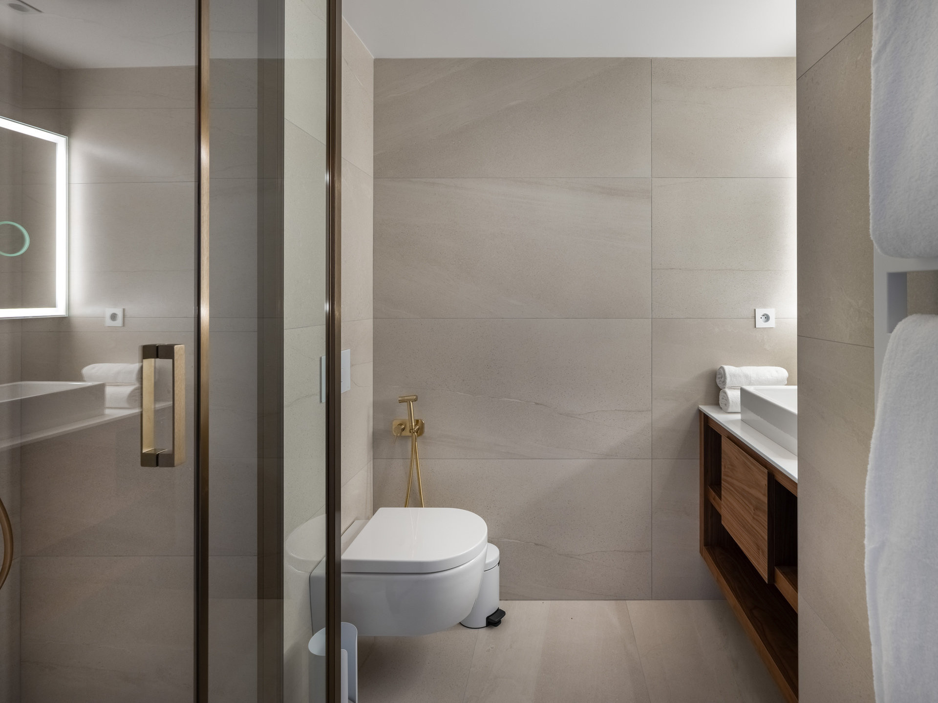 _lv_images__lot_0074061899_09_1448516