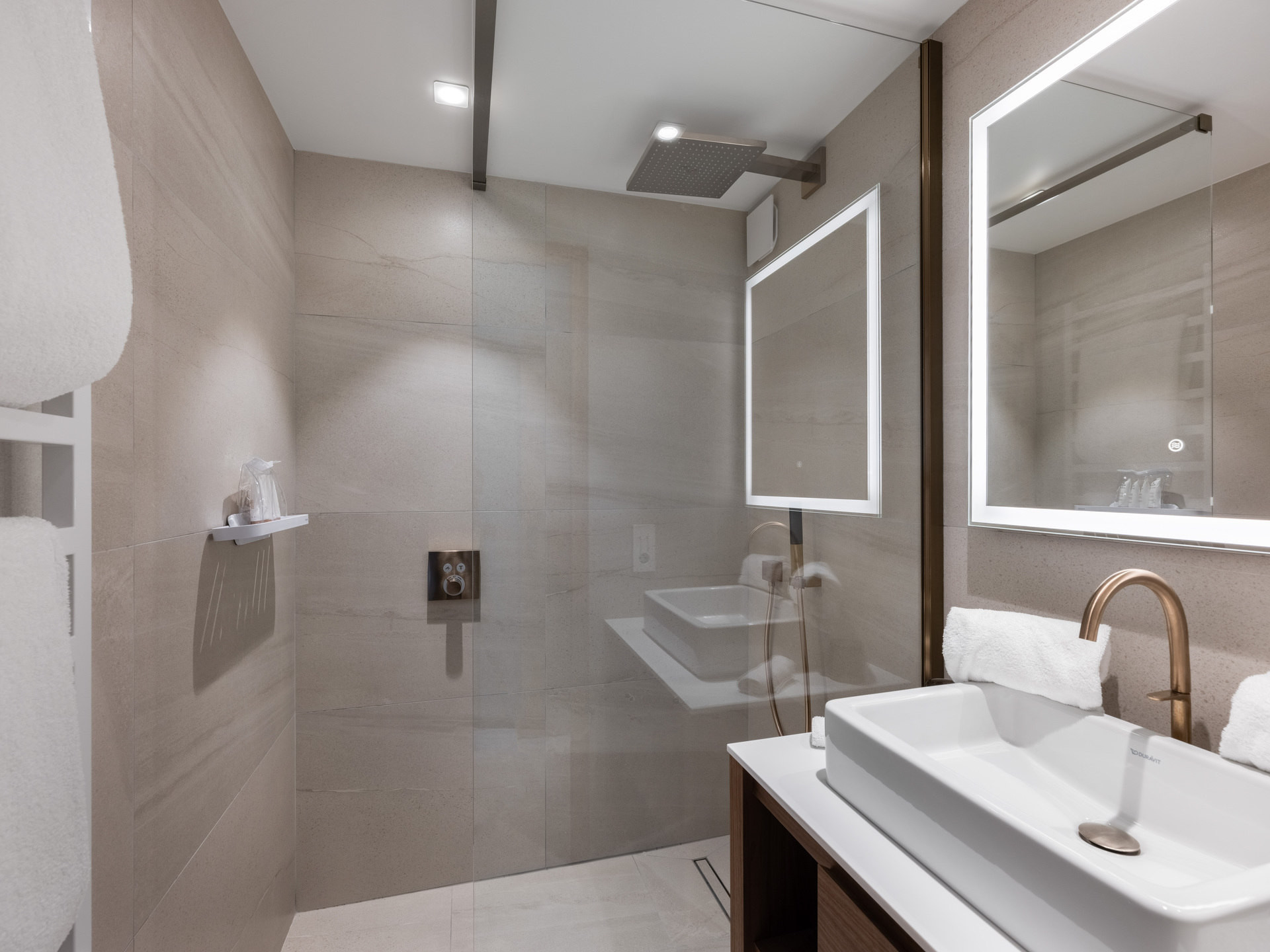 _lv_images__lot_0074061902_06_1448977