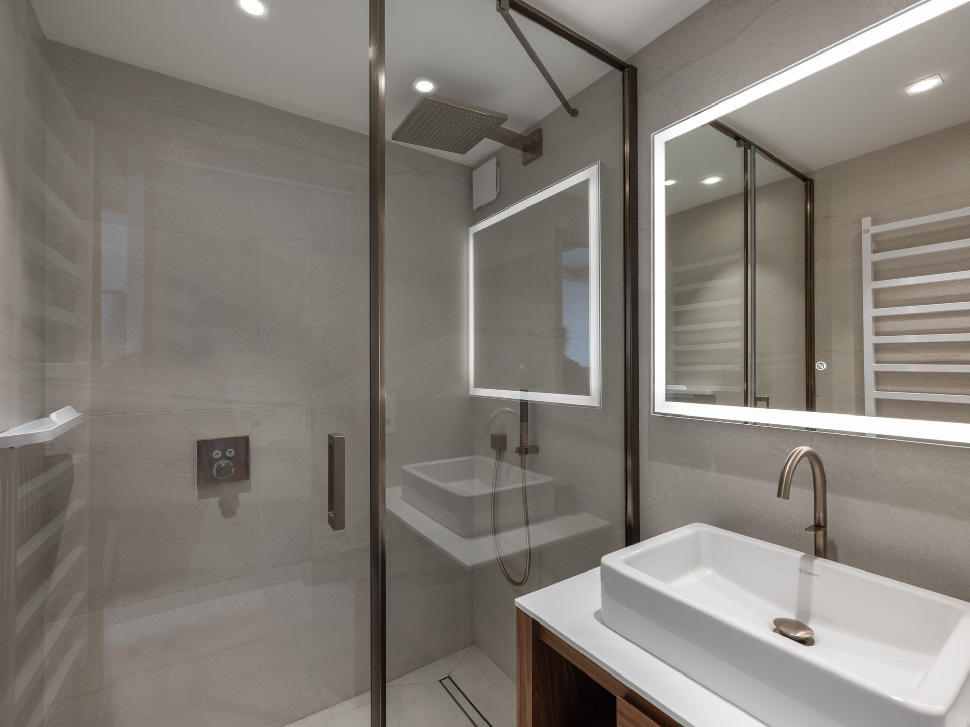 _lv_images__lot_0074061905_09_1448993