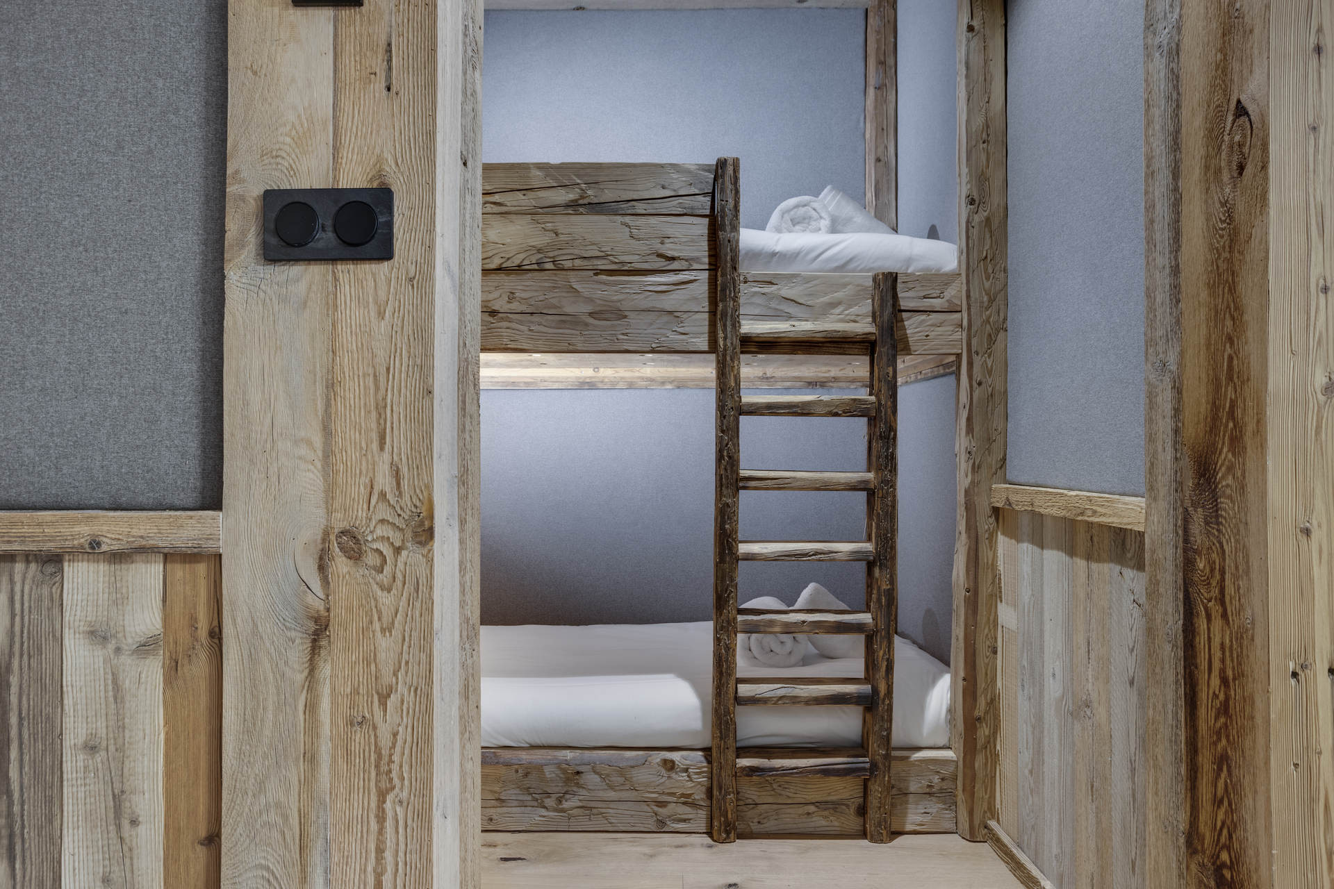 _lv_images__lot_0074061915_08_1446404