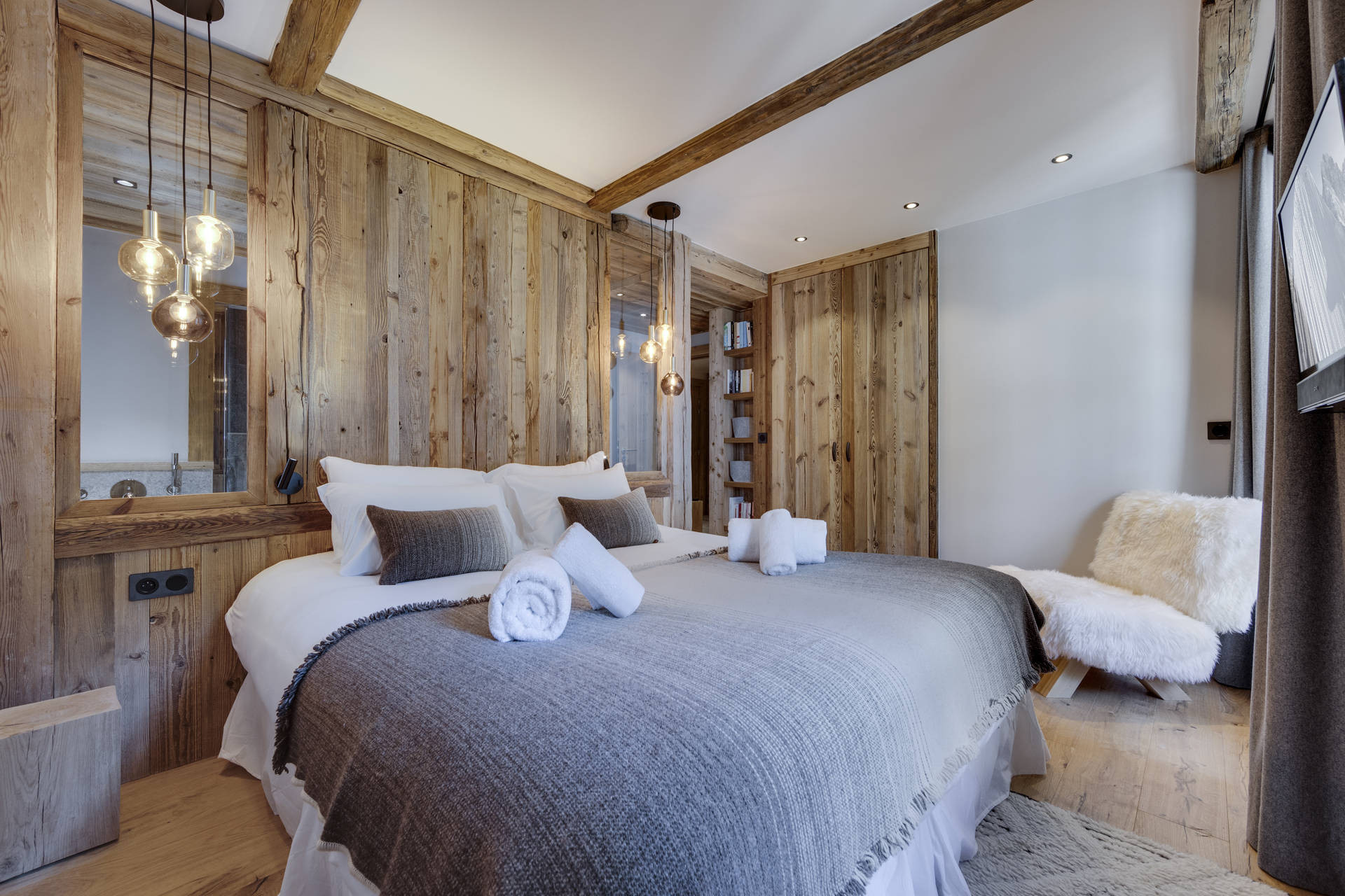 _lv_images__lot_0074061915_12_1446408