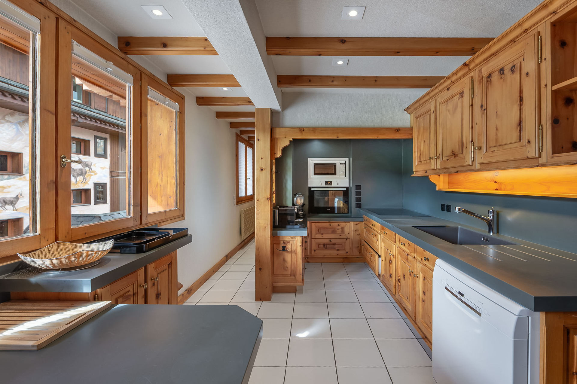 _lv_images__lot_0074061965_05_1448693