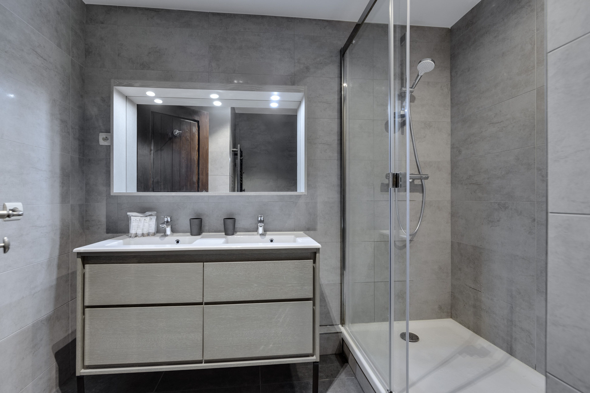 _lv_images__lot_0075553763_15_1447936