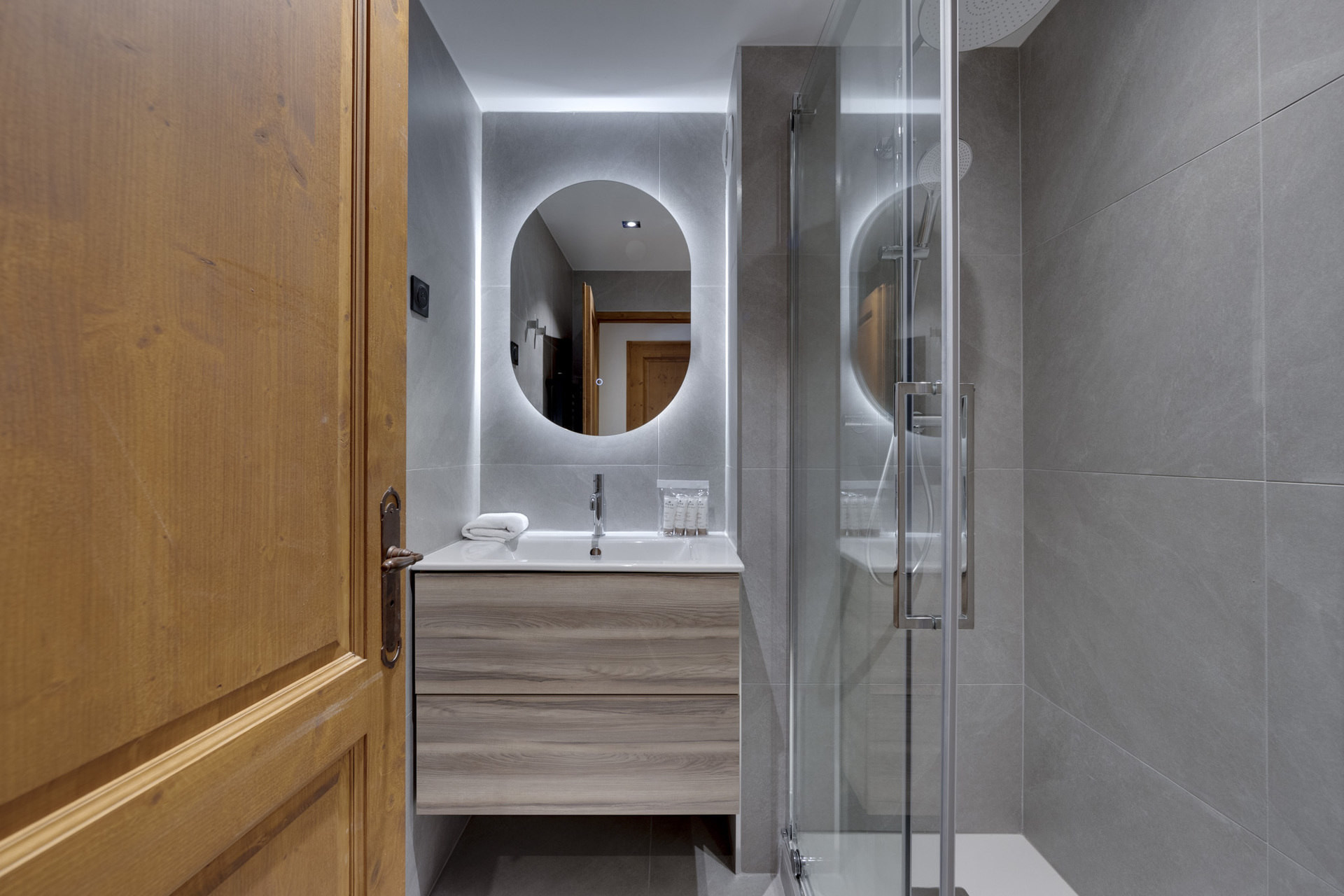 _lv_images__lot_0075553827_06_1447911