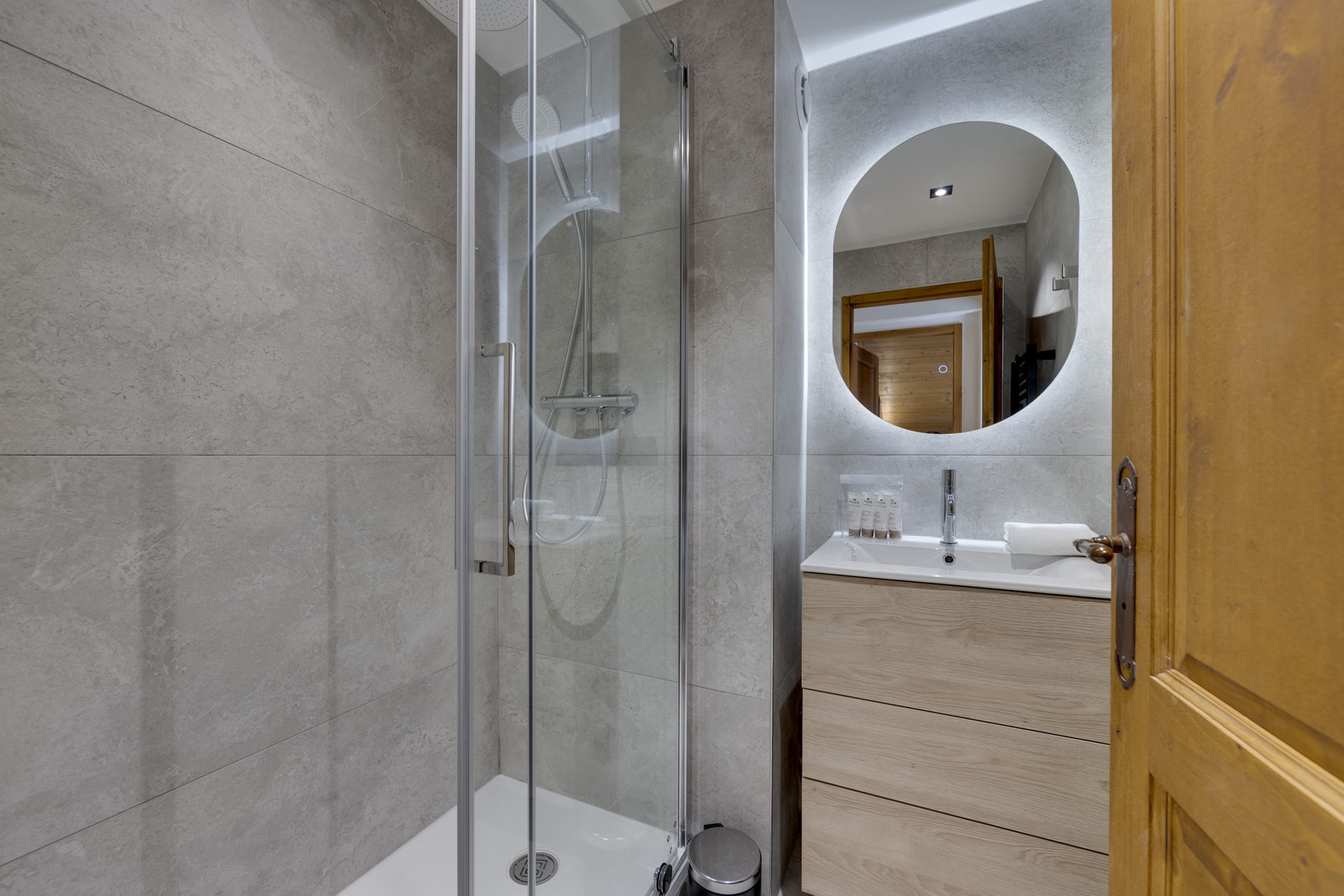 _lv_images__lot_0075553827_12_1447917