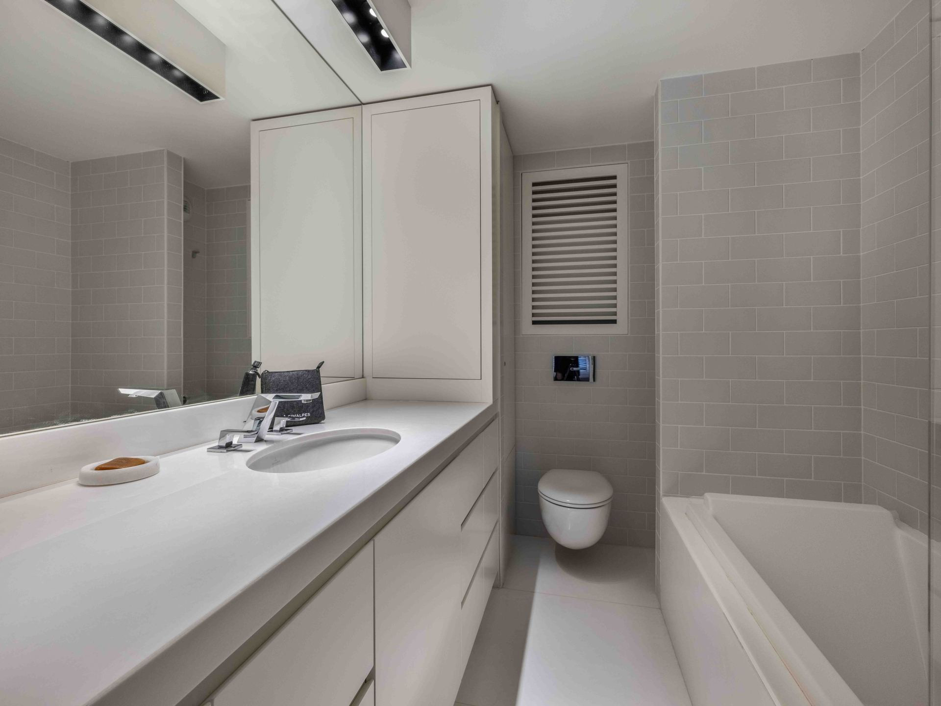 _lv_images__lot_0075553886_10_1446127