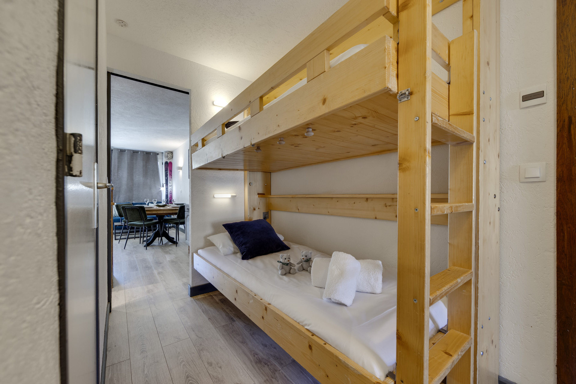 _lv_images__lot_0075554052_07_1447583