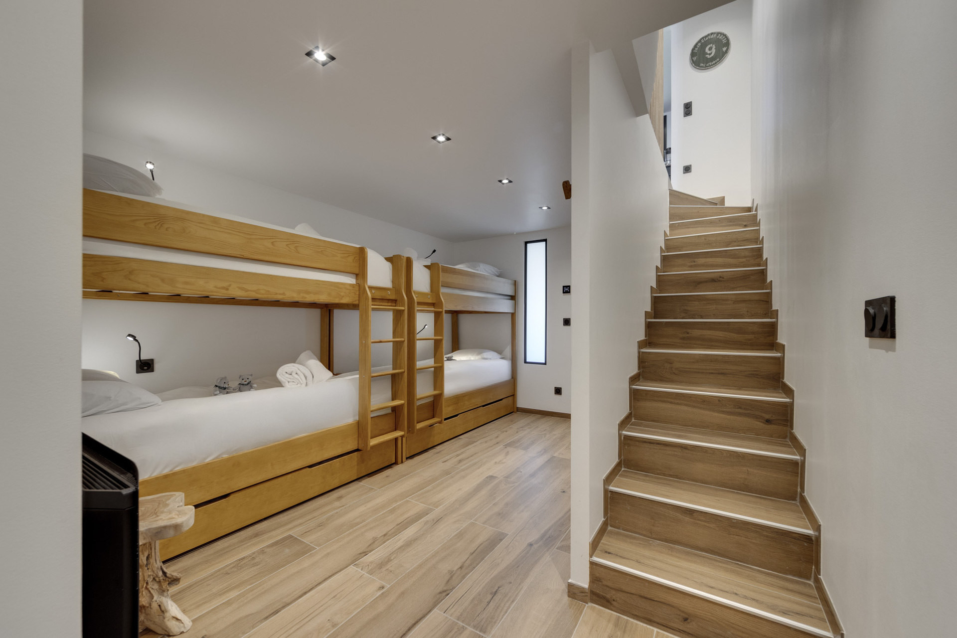 _lv_images__lot_0075554056_12_1447048