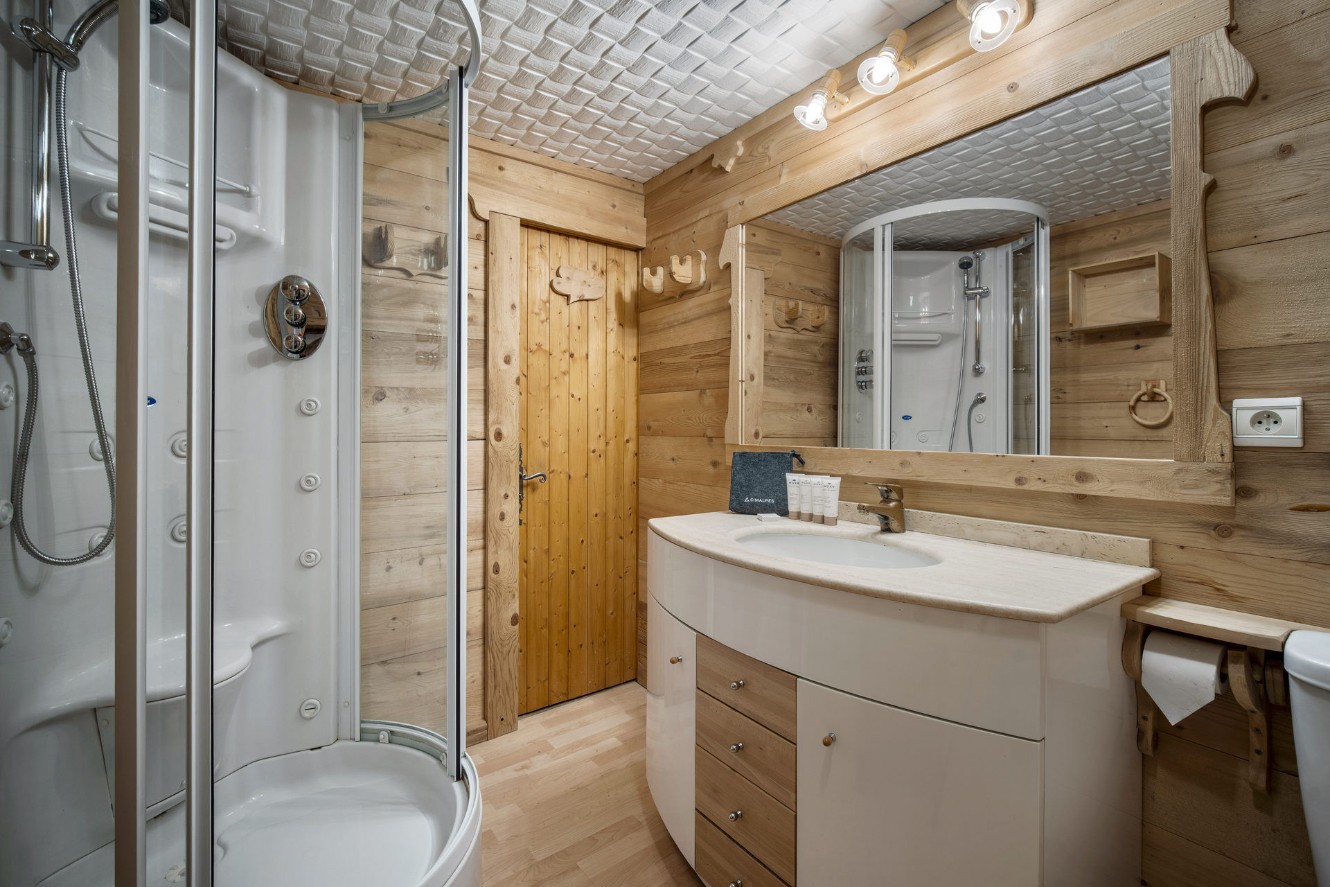 _lv_images__lot_0075554133_05_1448852