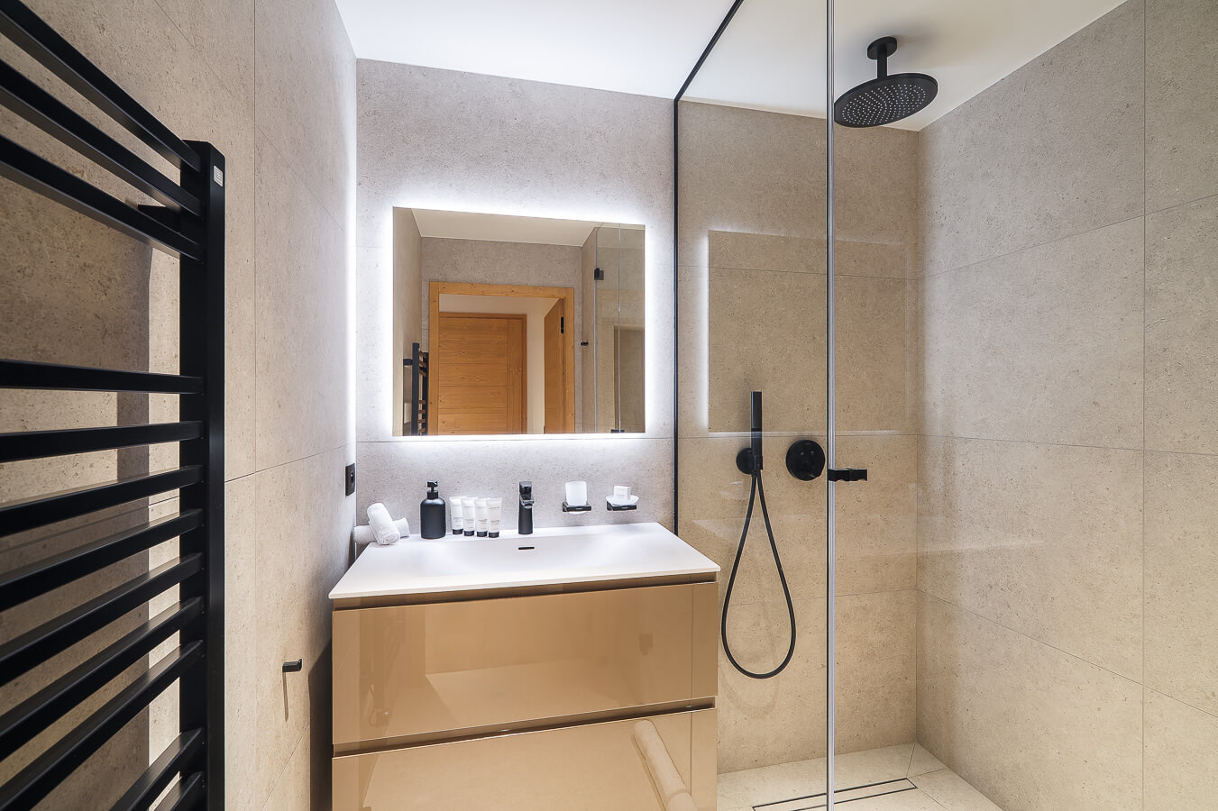 a08-steamboat-bathroom-2-1465966