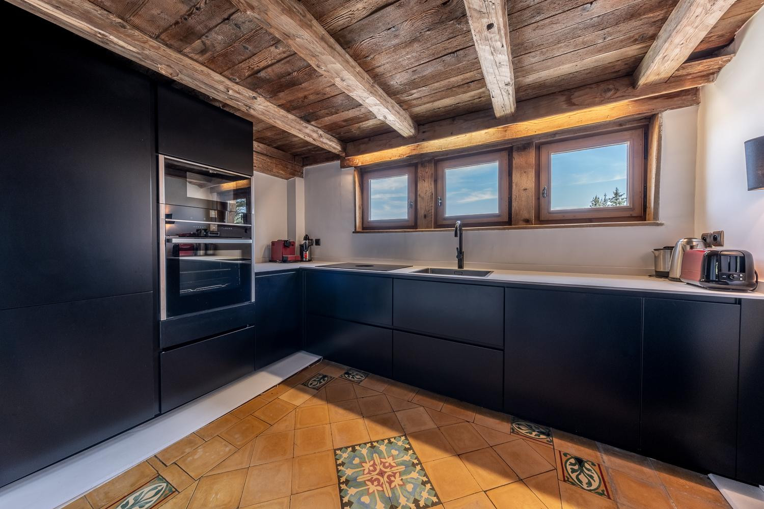 a3ee4bd5-1164-4cb8-ba27-40bf6c38ea5f-1451281