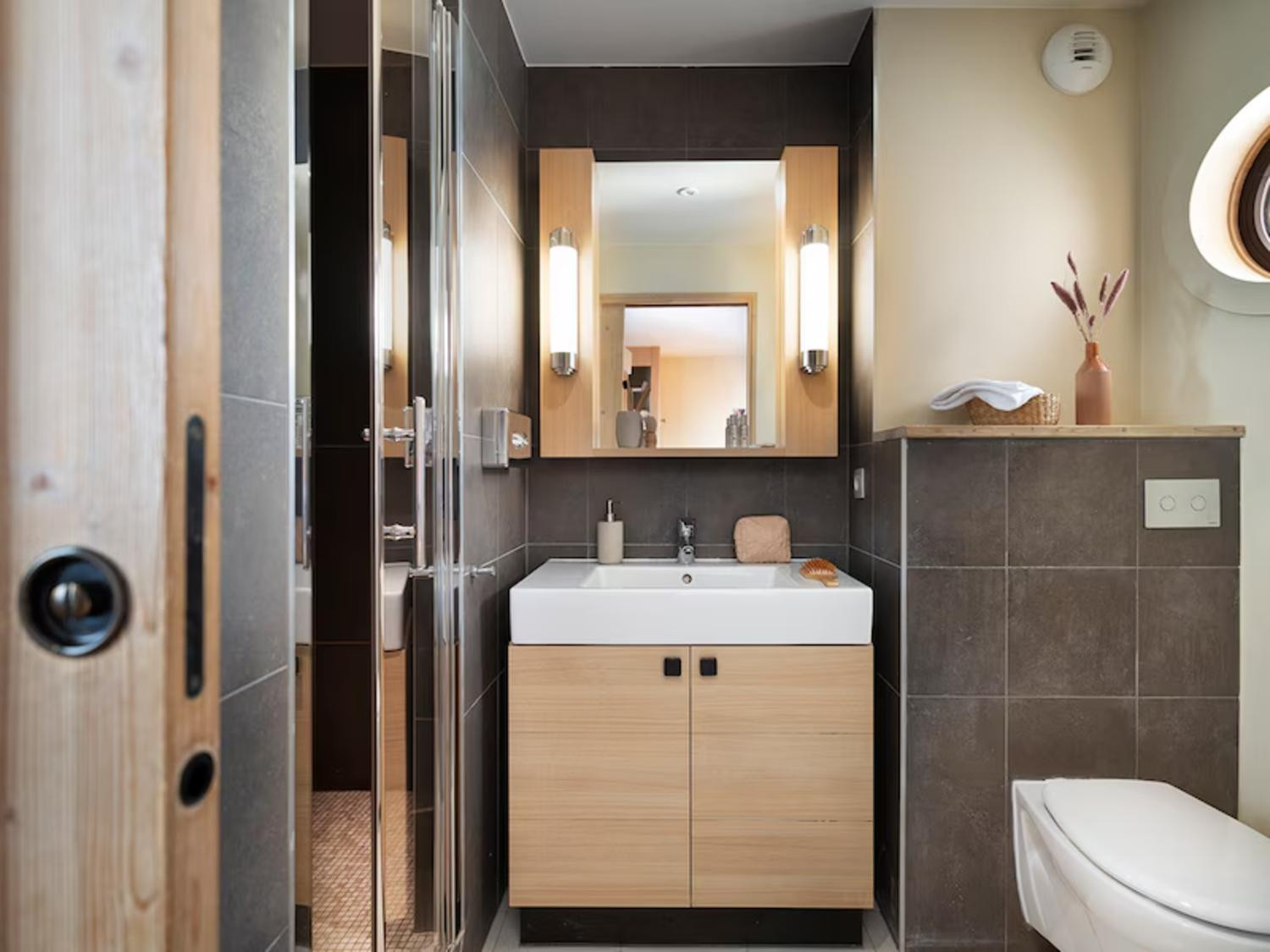 aaa-148270-43-1344488